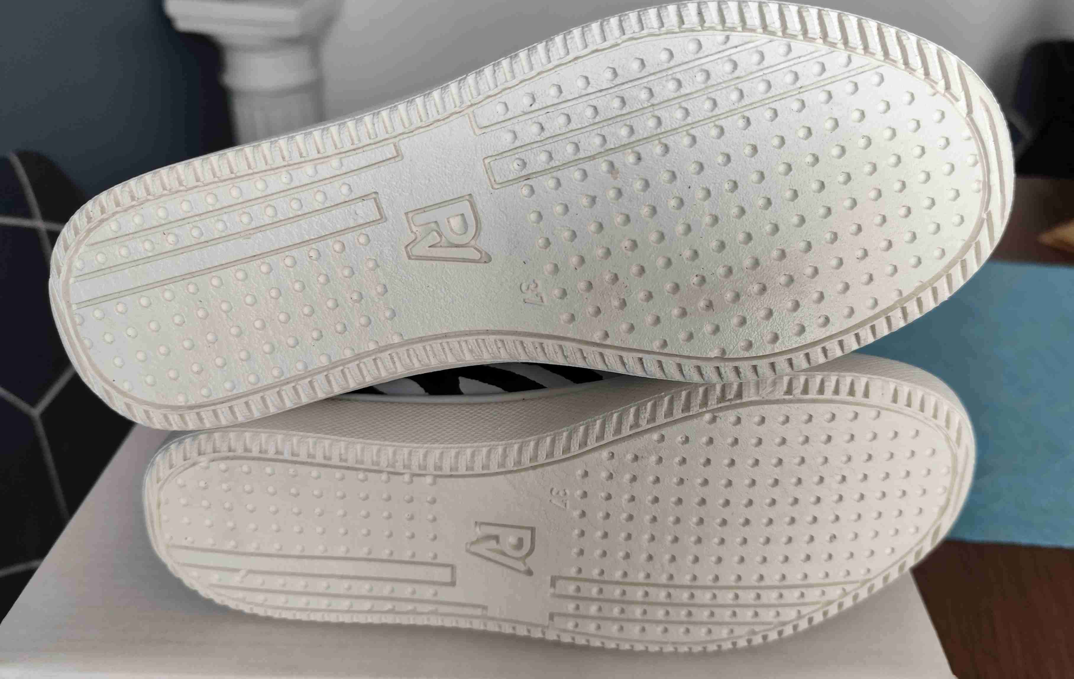 Zapatillas con estampado de cebra - miniatura 2