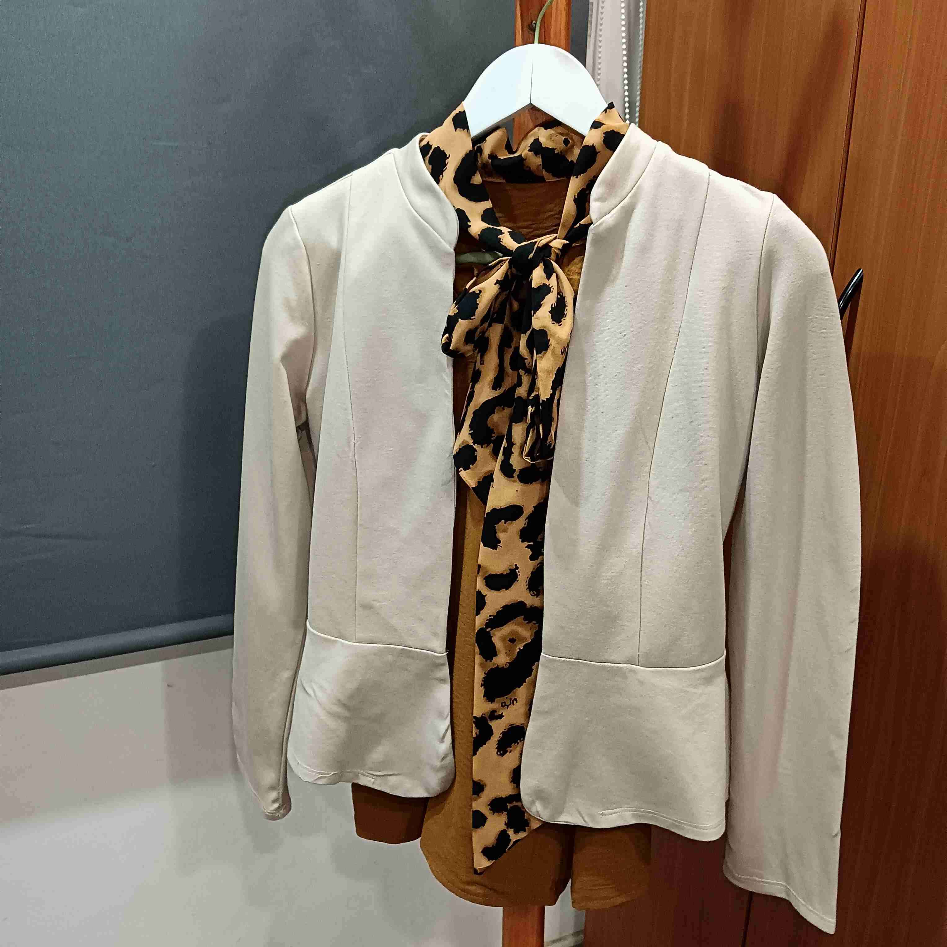 Blazer beige elegante - miniatura 3