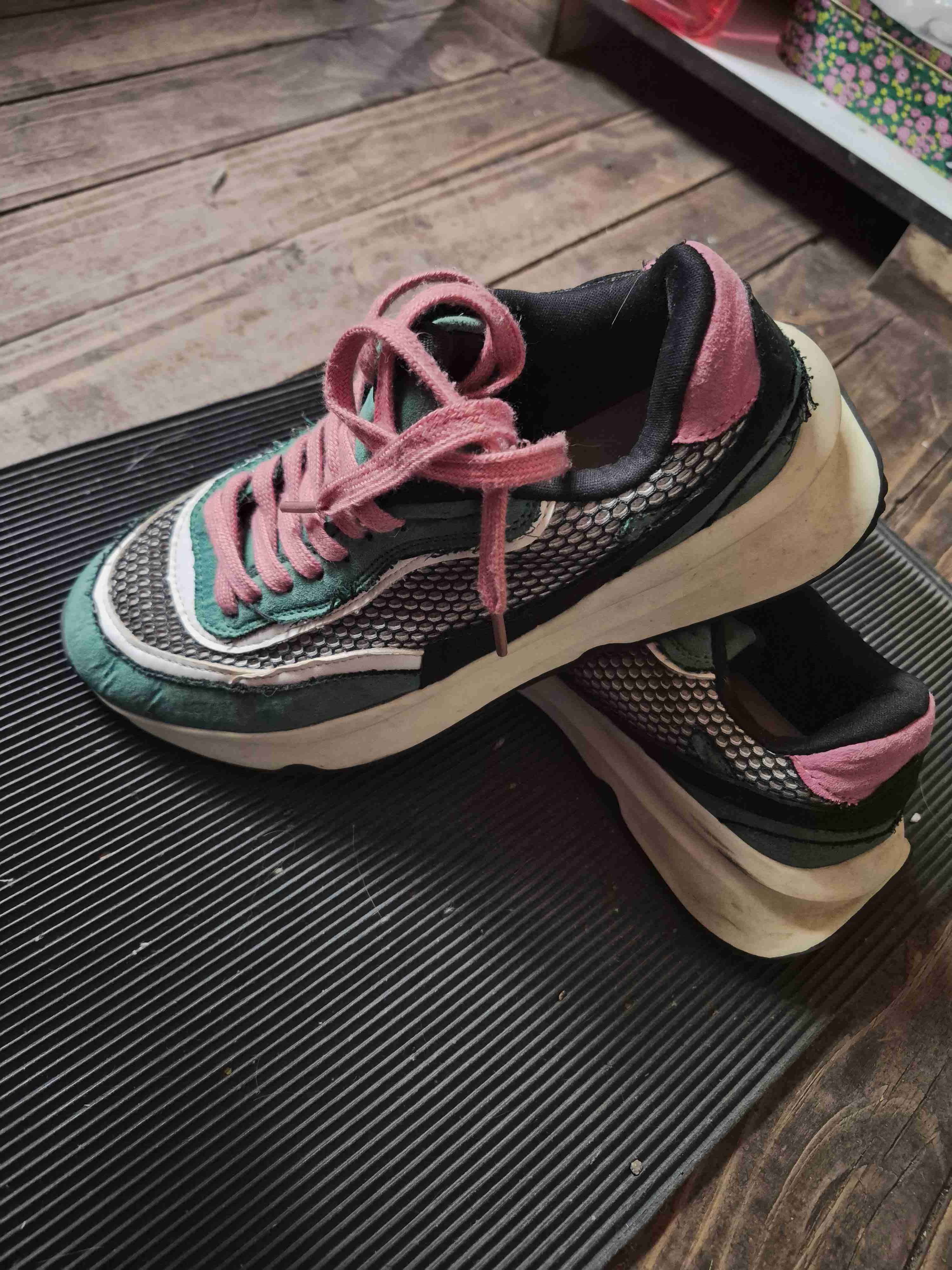 Zapatillas deportivas verdes y negras - miniatura 2