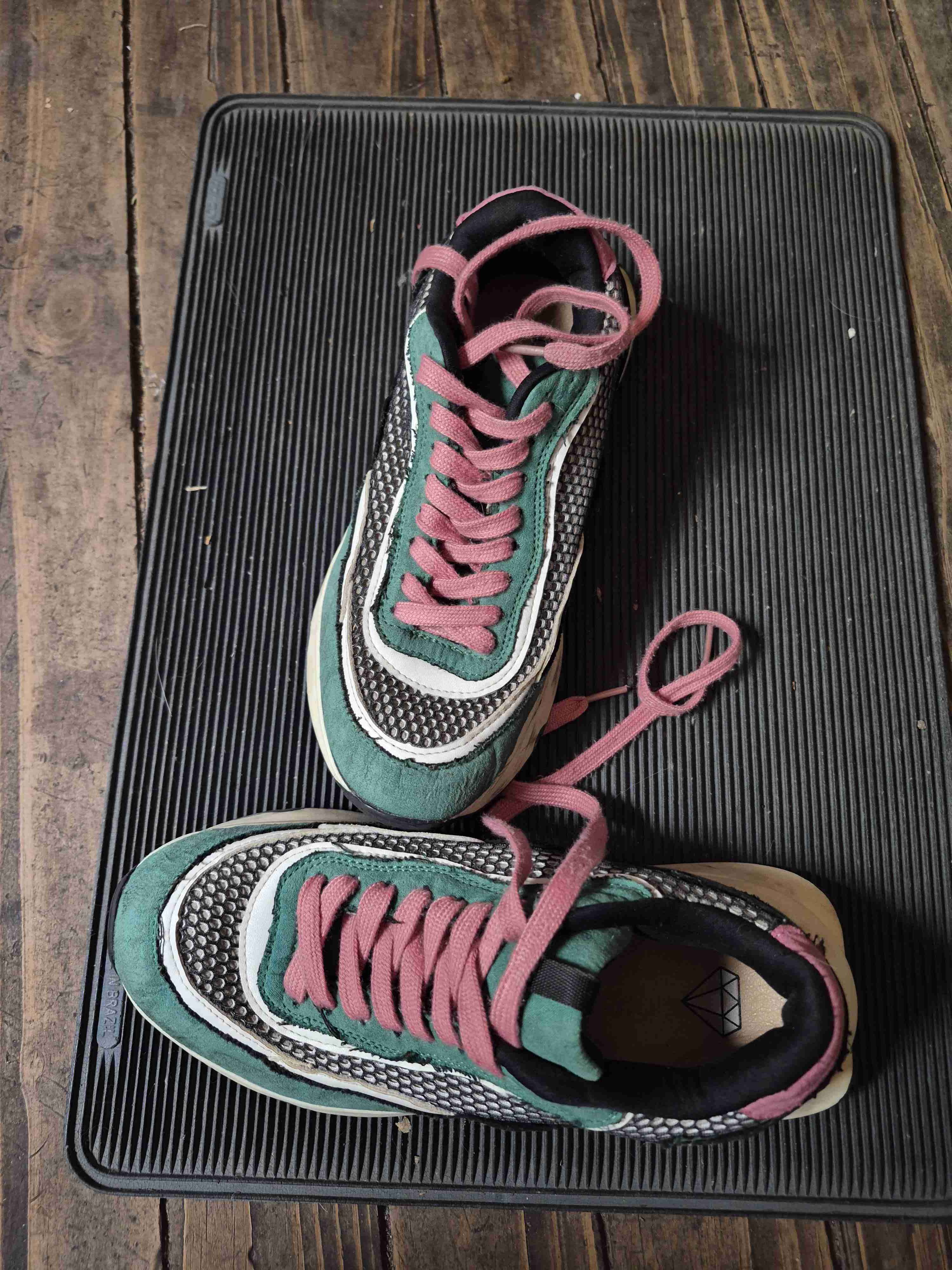 Zapatillas deportivas verdes y negras - miniatura 3