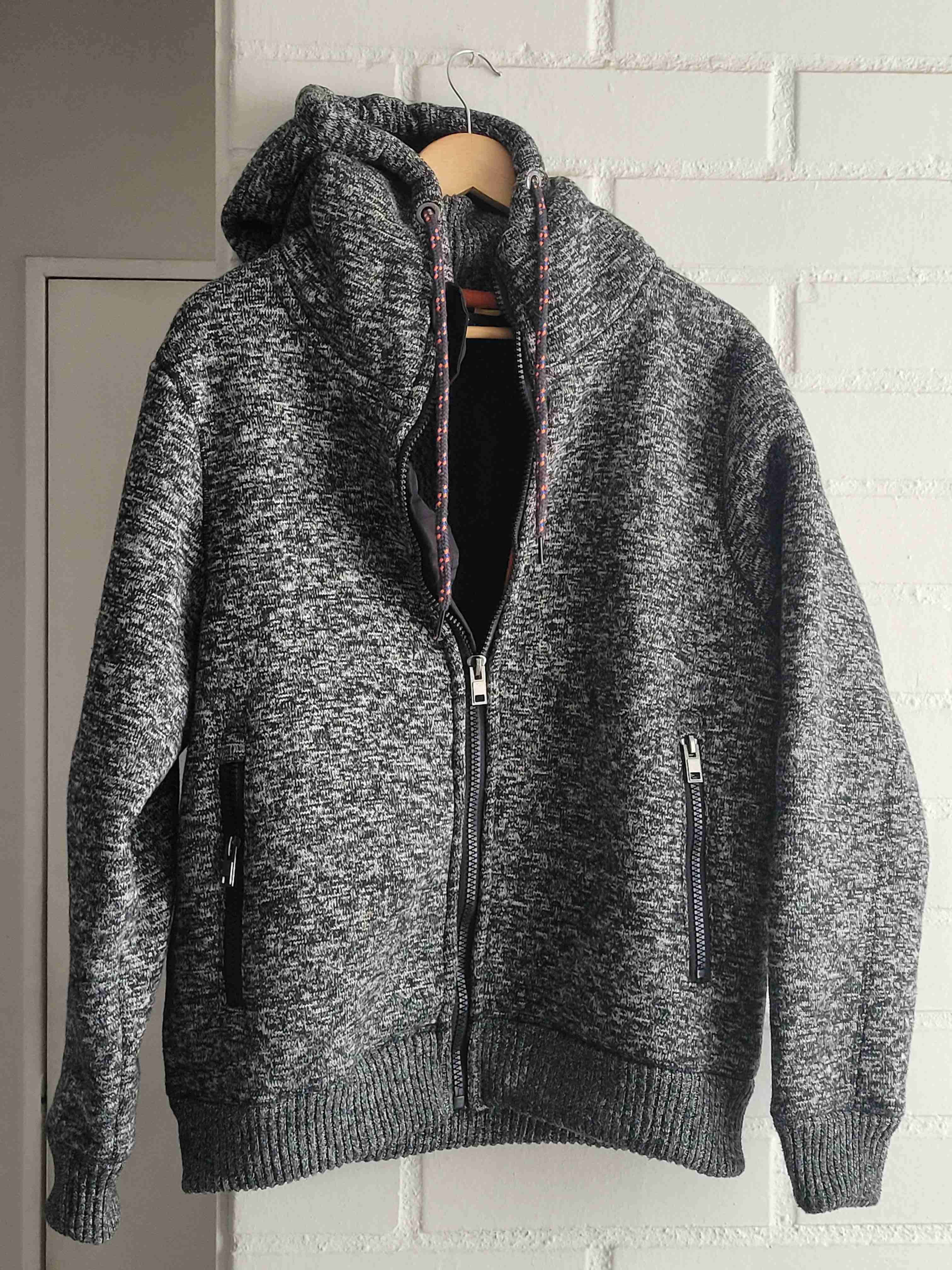 Buzo gris con capucha unisex - miniatura 1