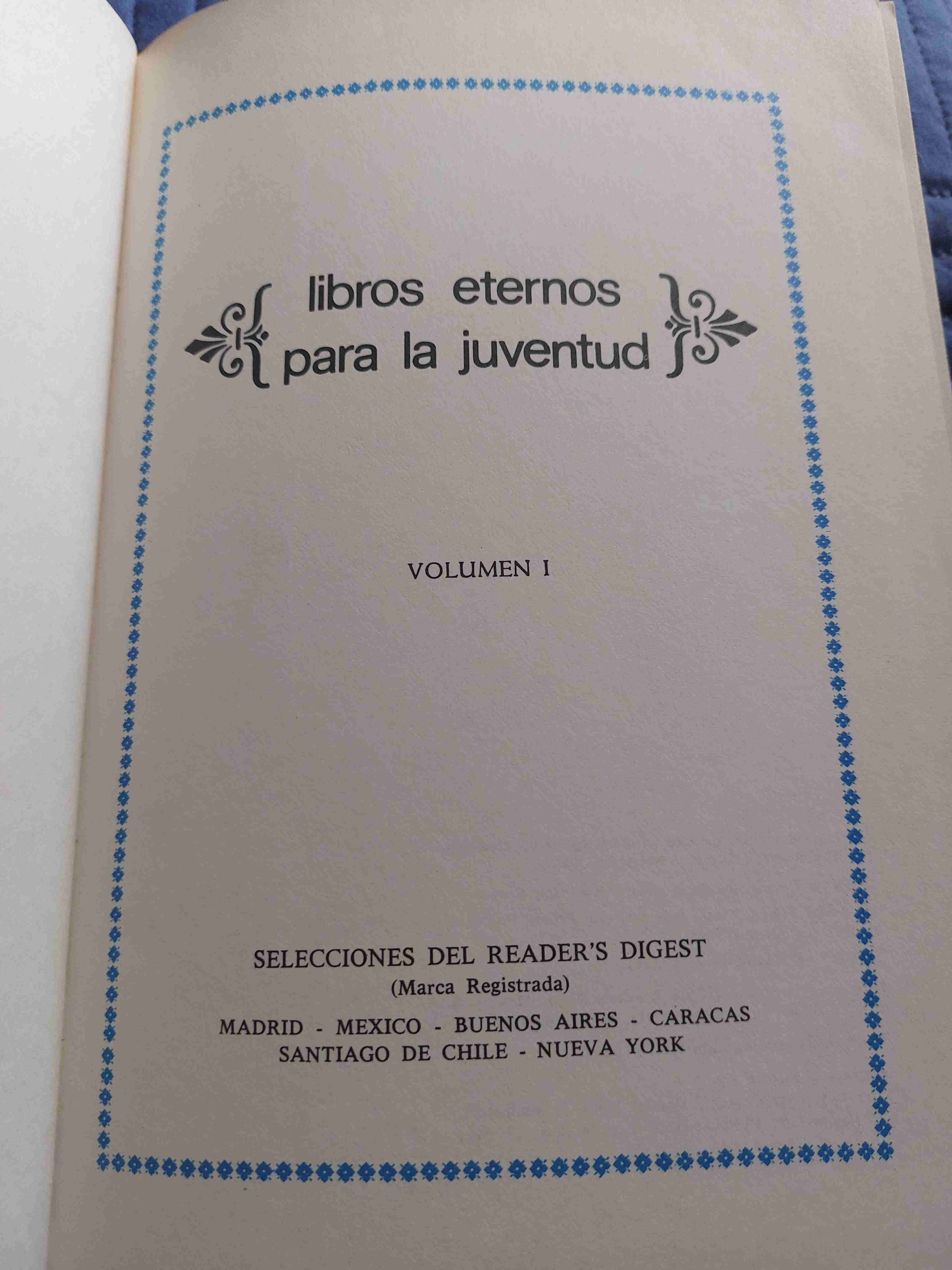 Libro con diseño geométrico - miniatura 2