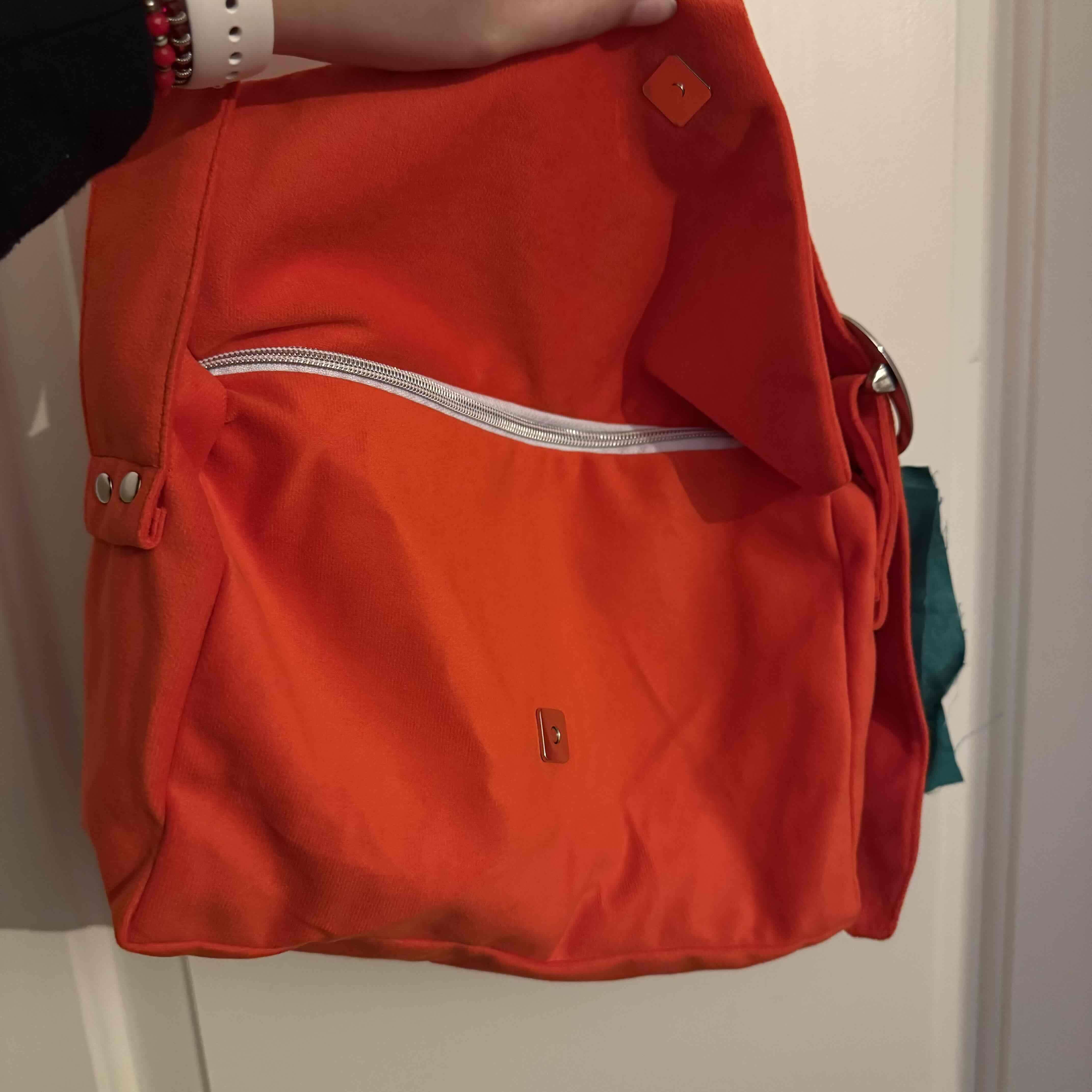 Cartera roja con detalles metálicos Kadú - miniatura 3