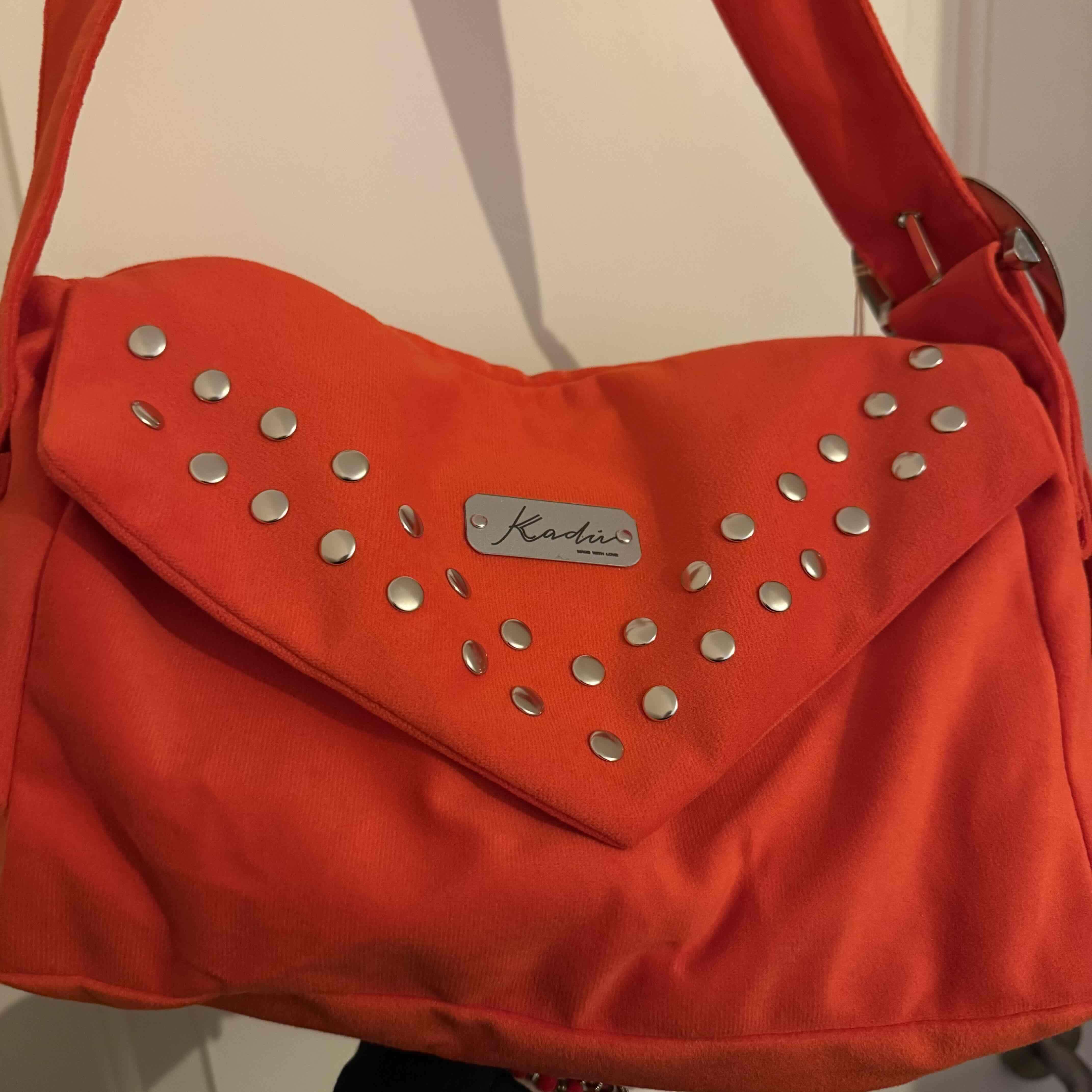 Cartera roja con detalles metálicos Kadú - miniatura 4