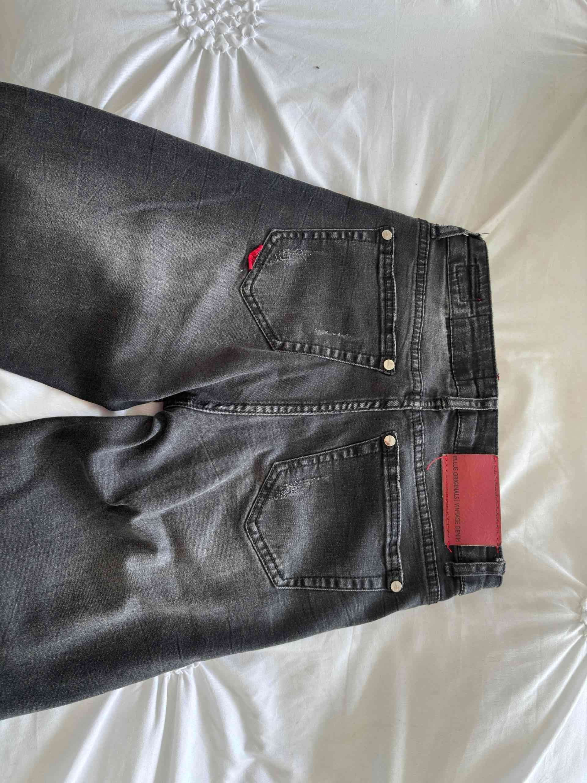 Jeans oscuros para mujer - miniatura 2