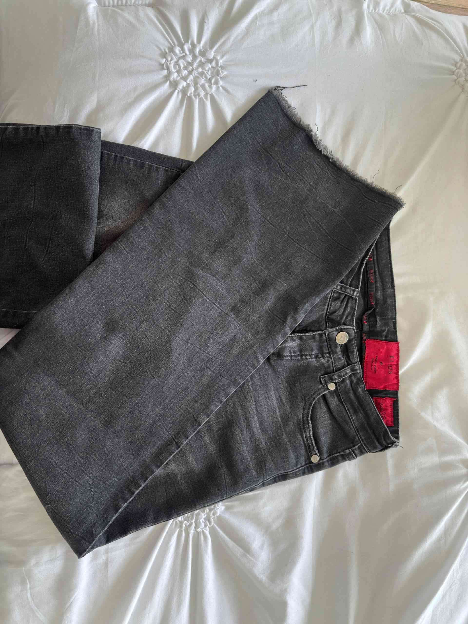 Jeans oscuros para mujer - miniatura 3