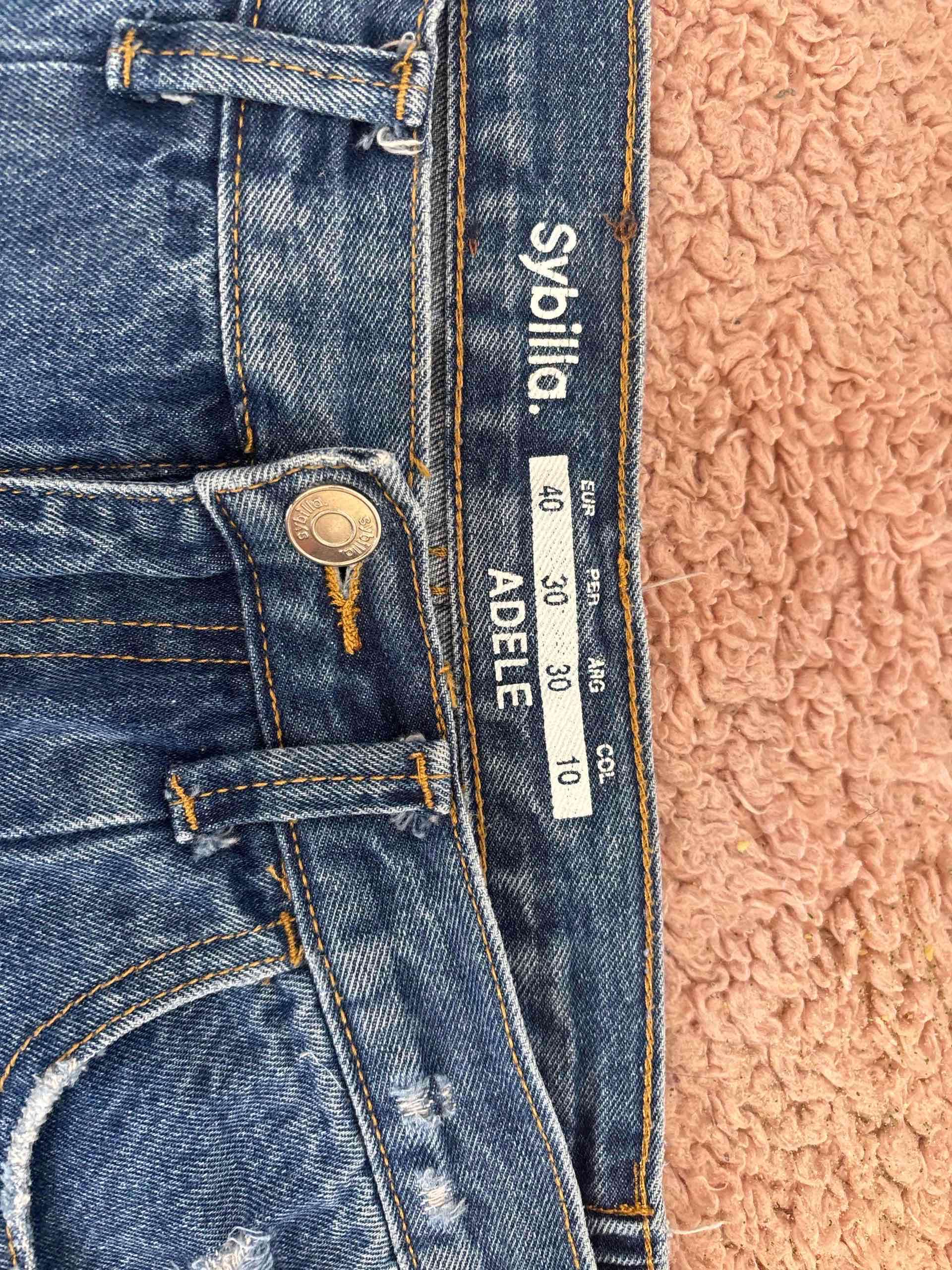 Jeans azules desgastados - miniatura 2