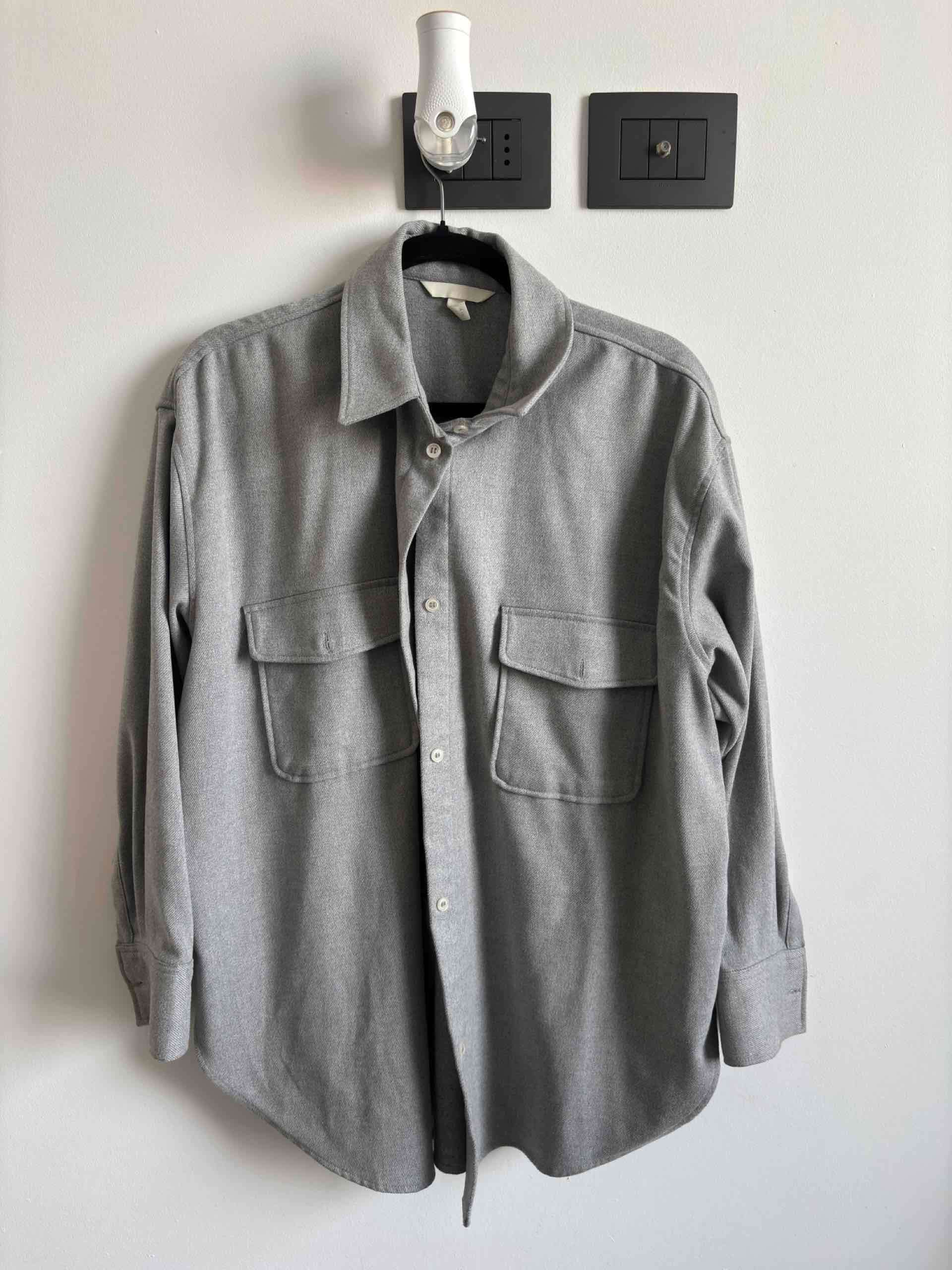 Camisa gris de lana