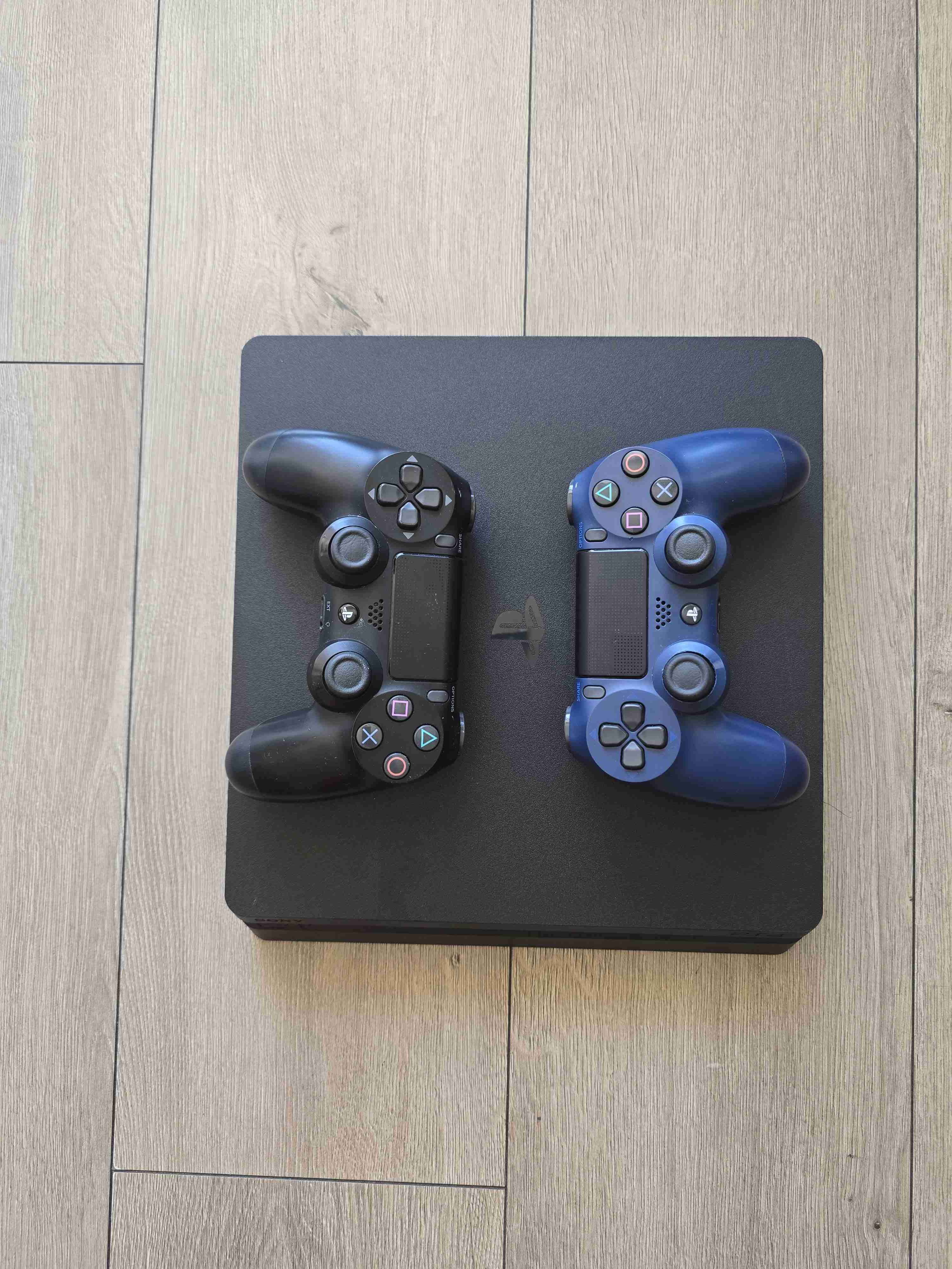 PS4 Slim 1TB + 2 controles 🎮 Excelente estado - miniatura 1