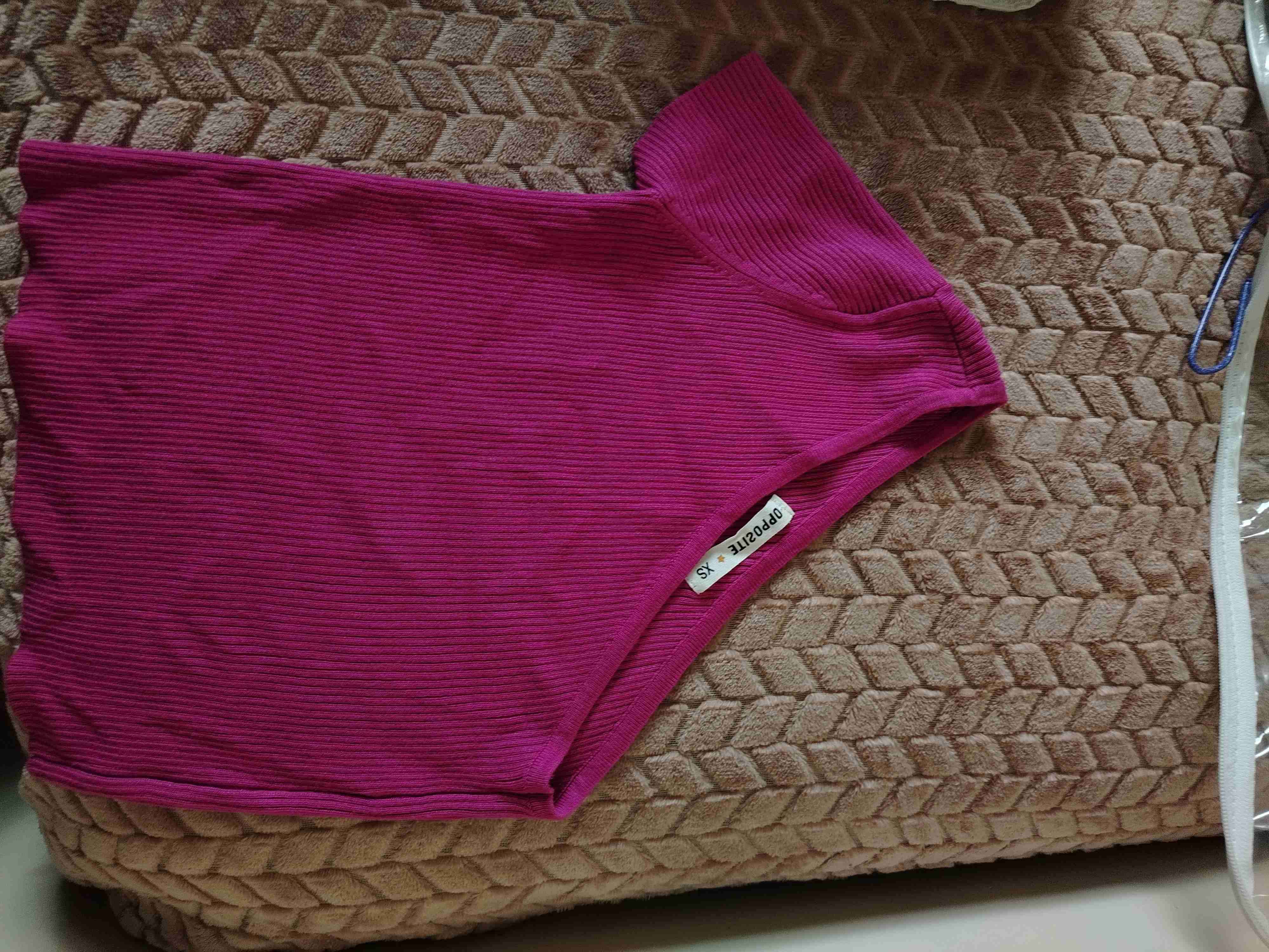 Crop top fucsia un hombro - miniatura 2