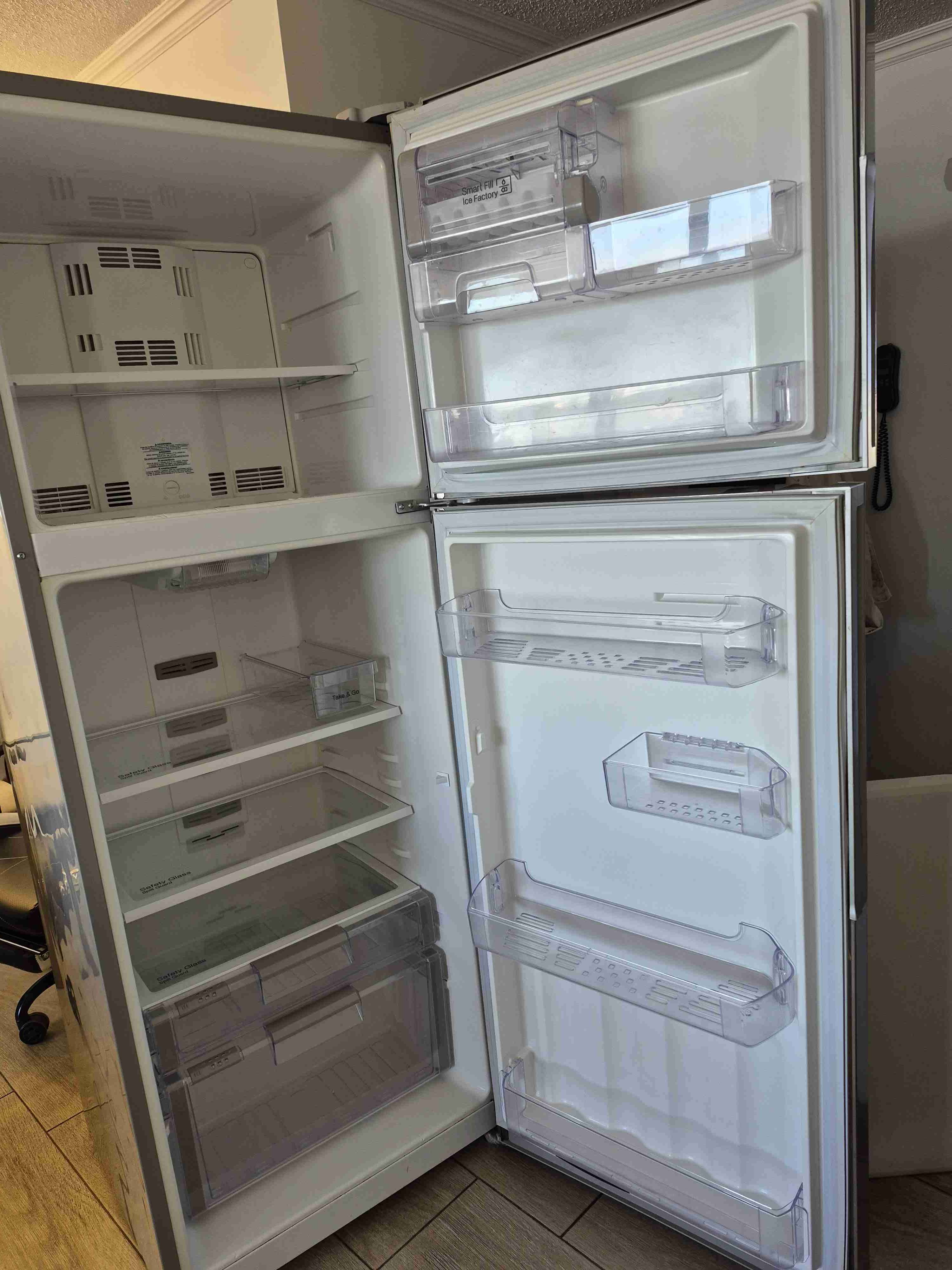 Refrigerador de dos puertas - miniatura 1