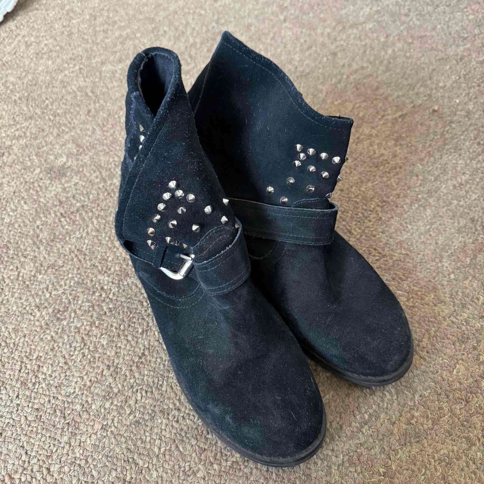 Botines negros con tachas - miniatura 1