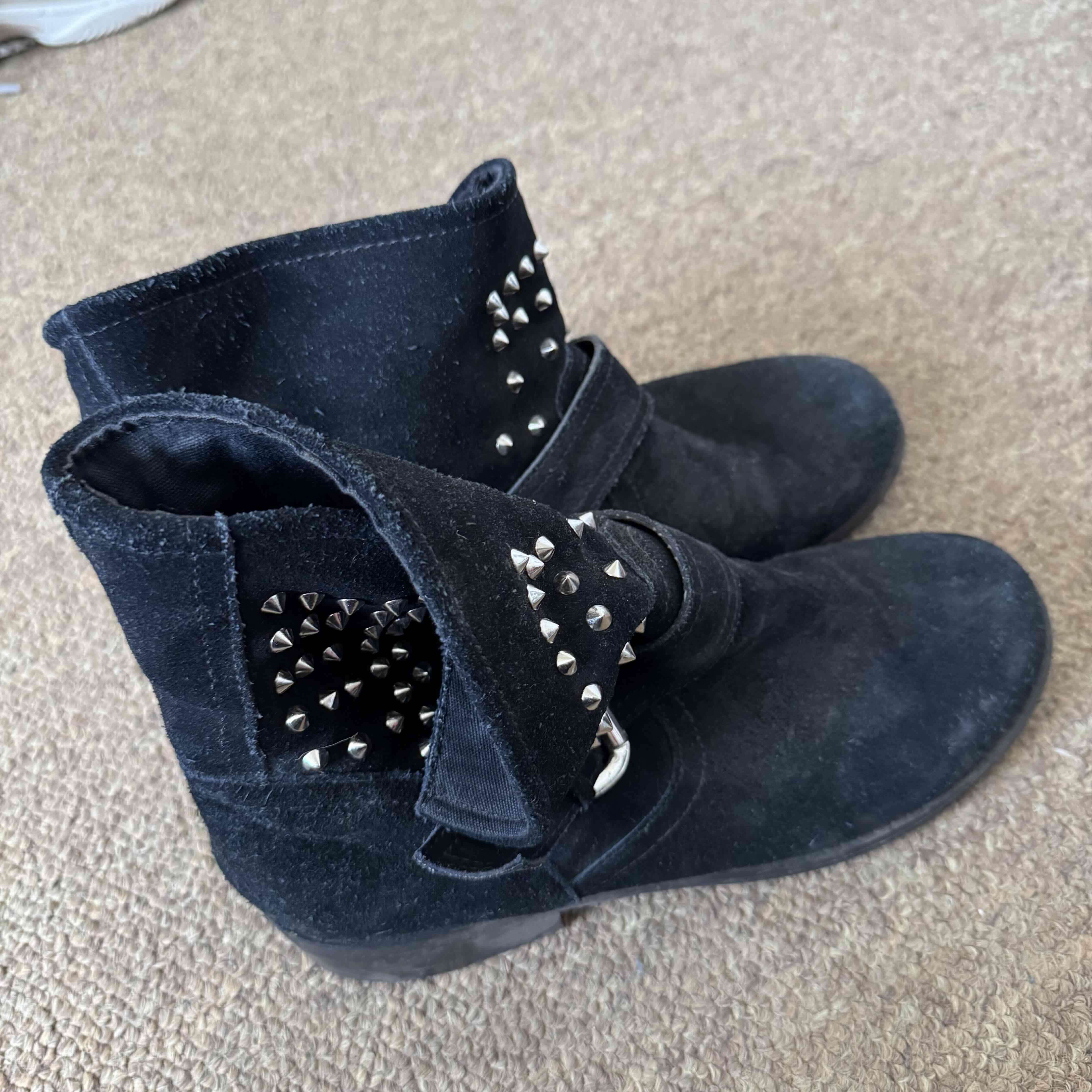 Botines negros con tachas - miniatura 2