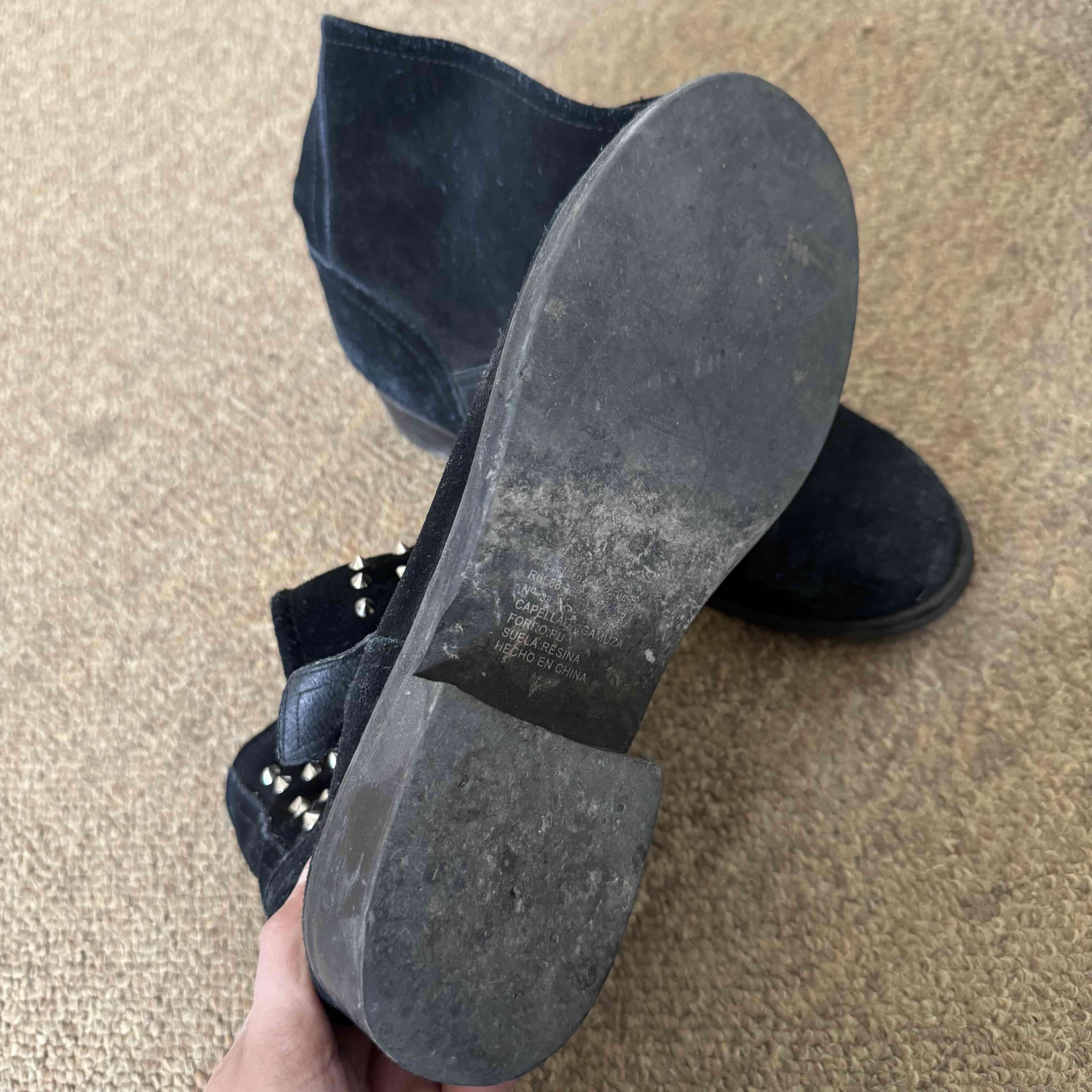 Botines negros con tachas - miniatura 3