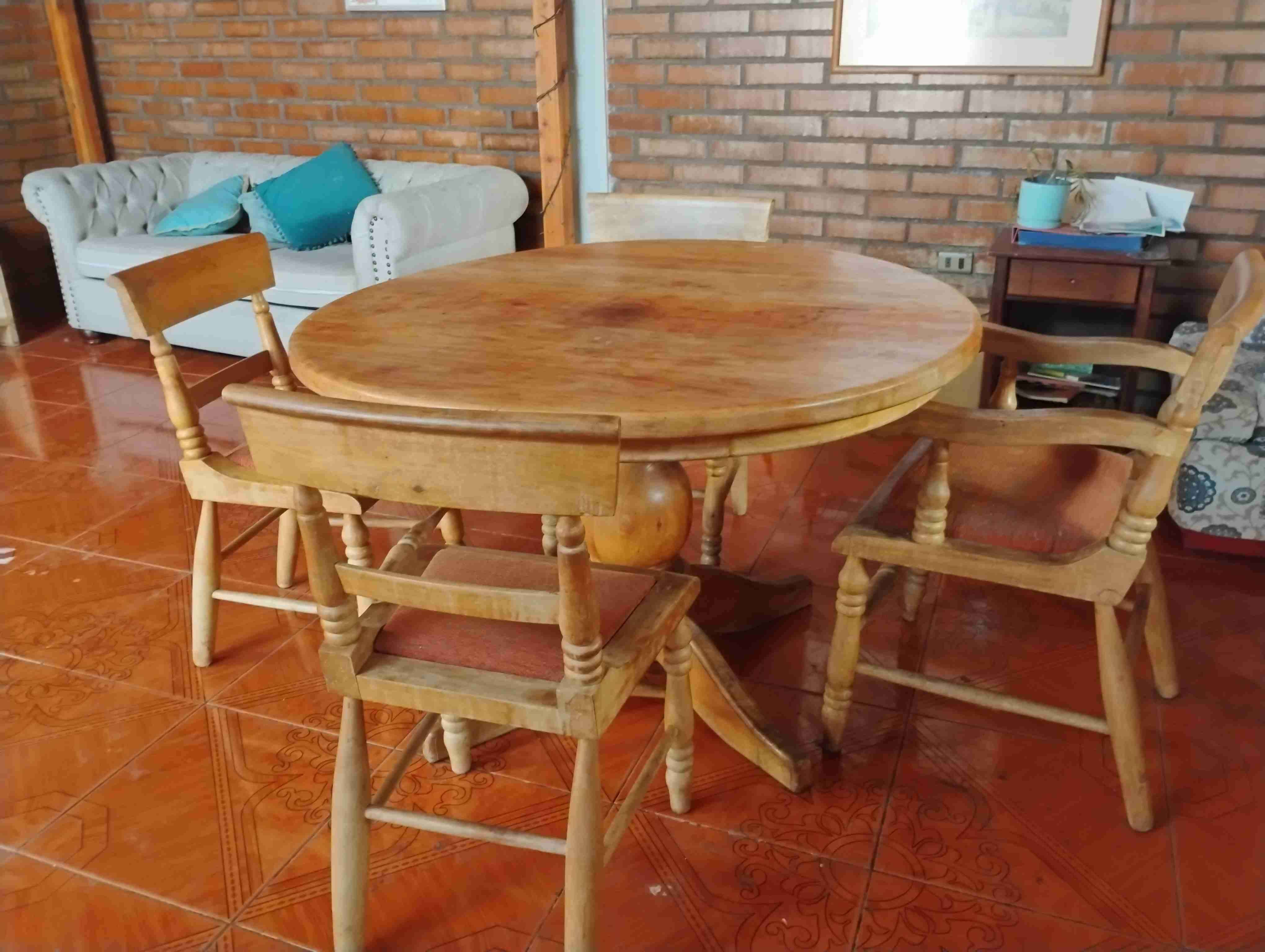 Mesa comedor piña redonda de madera noble - miniatura 1