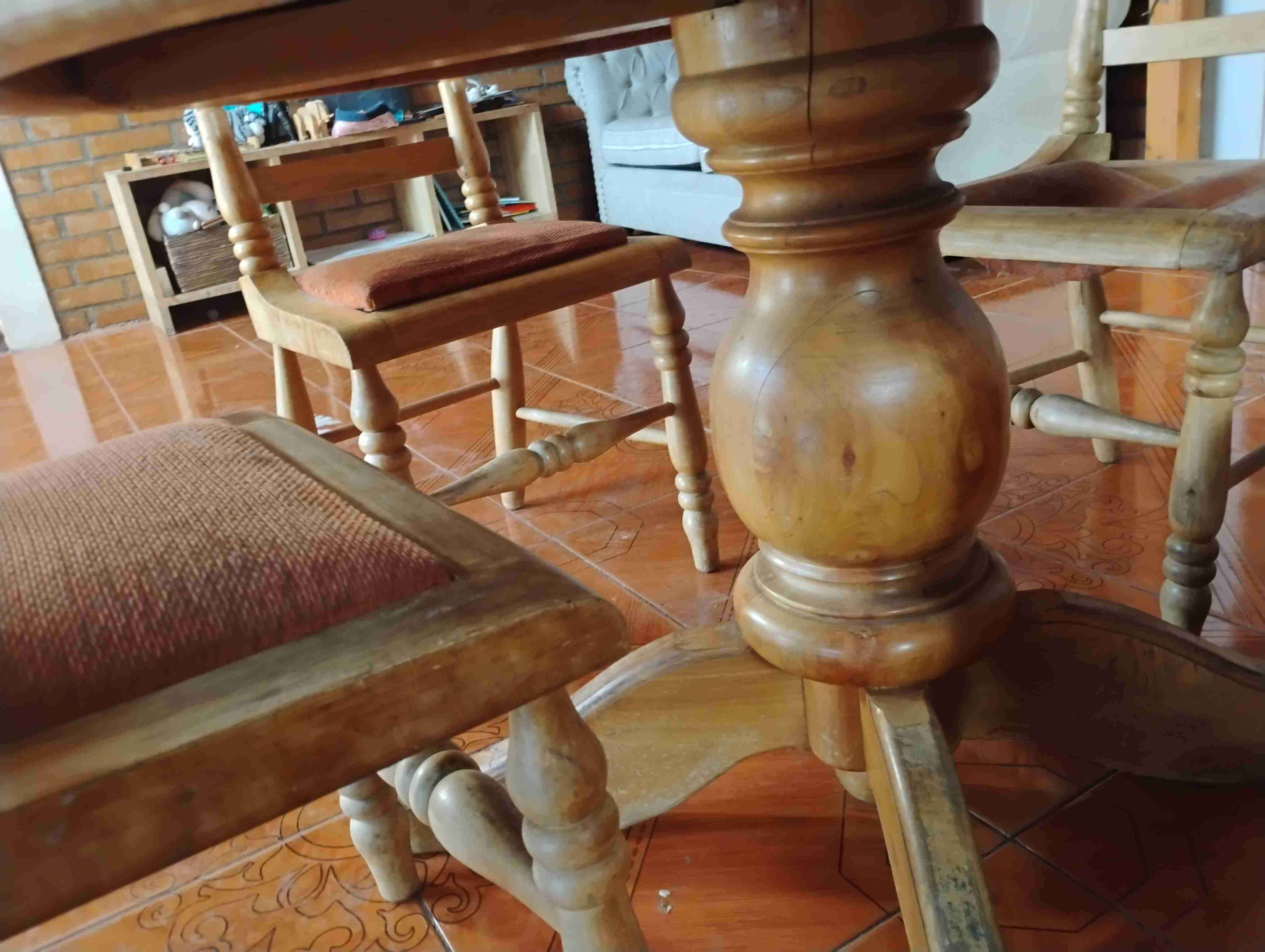 Mesa comedor piña redonda de madera noble - miniatura 3