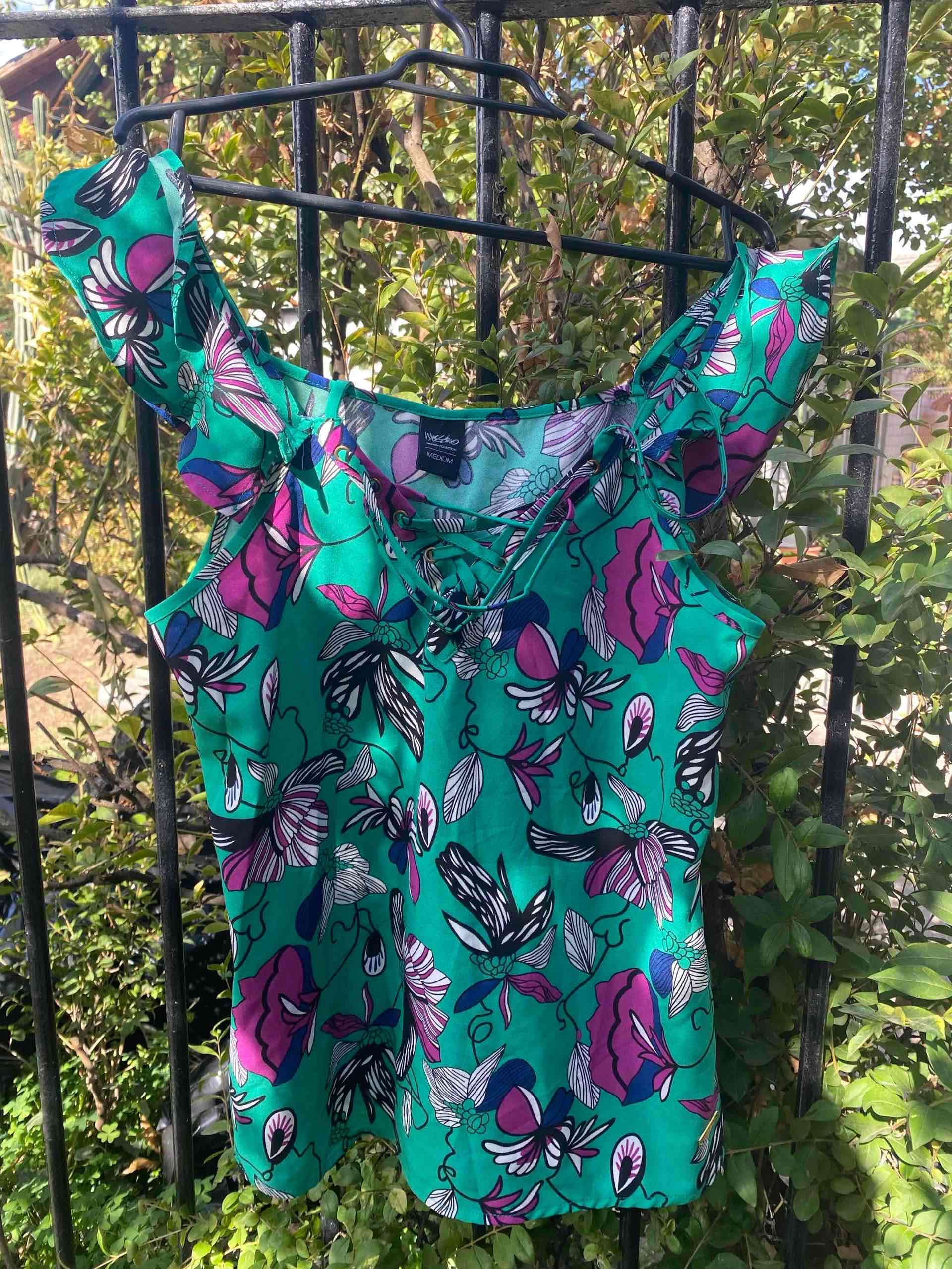 Blusa verde con estampado floral - miniatura 1