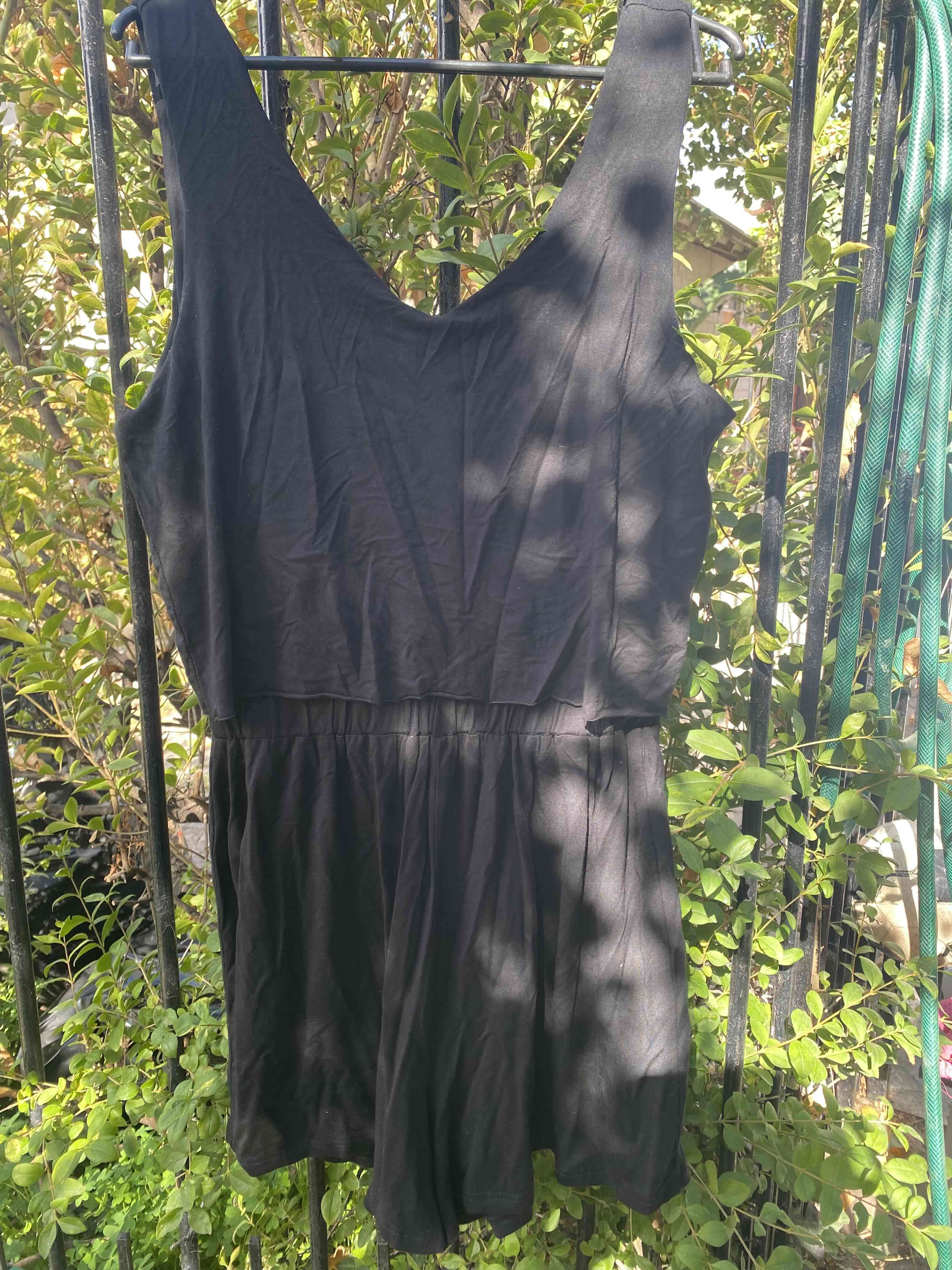 Vestido negro sin mangas - miniatura 1