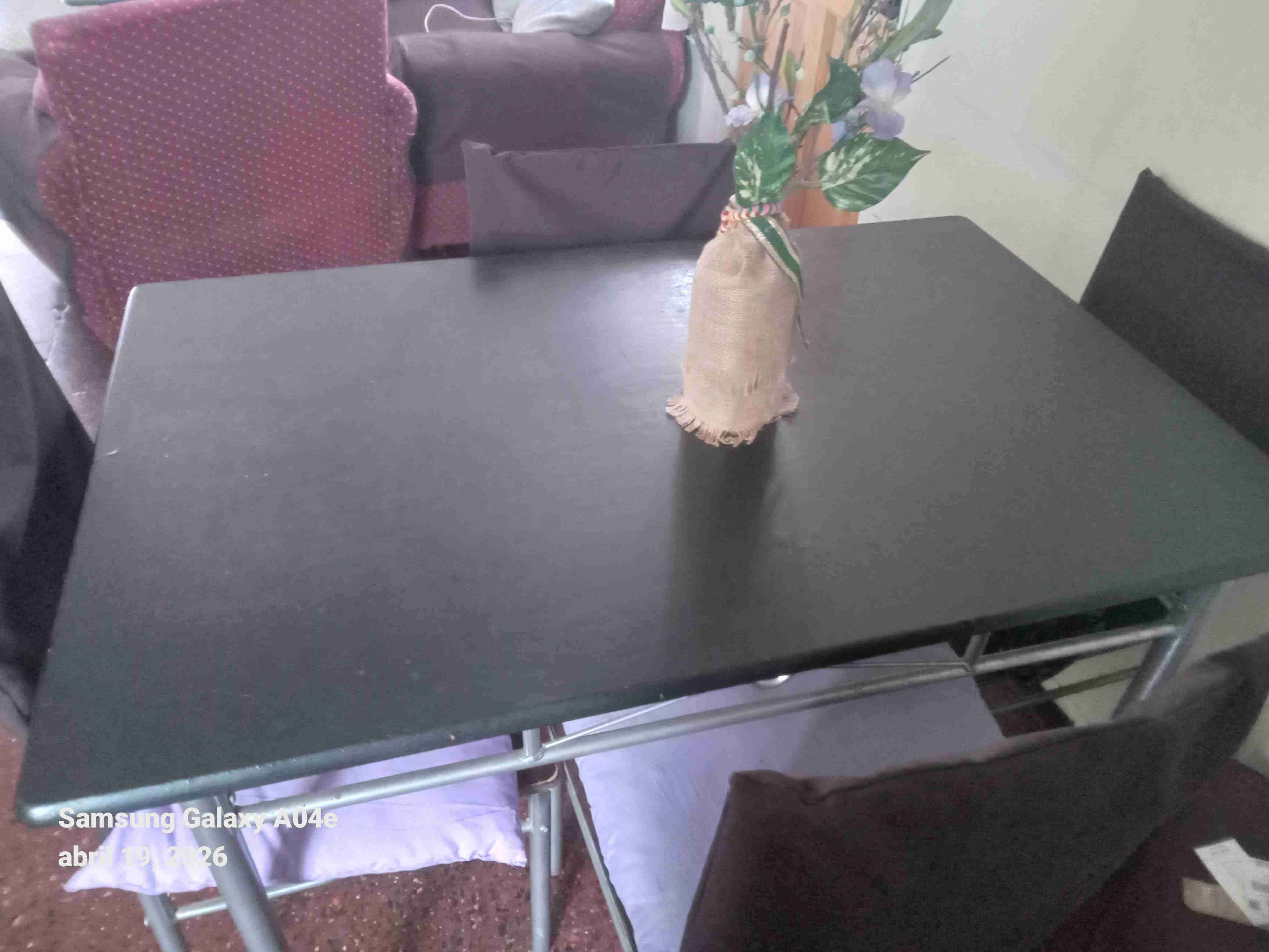 Comedor con 4 sillas - miniatura 2