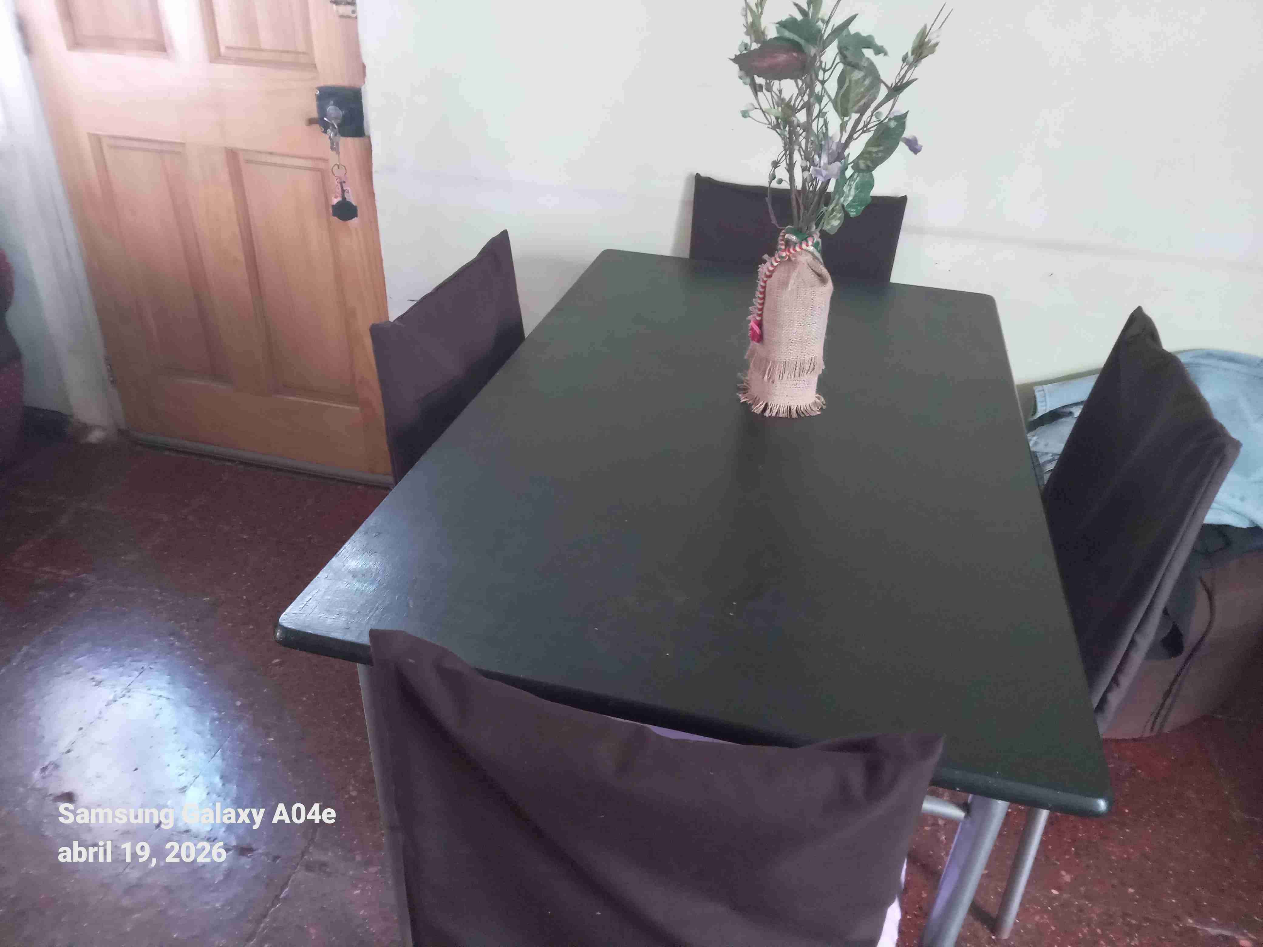 Comedor con 4 sillas - miniatura 3