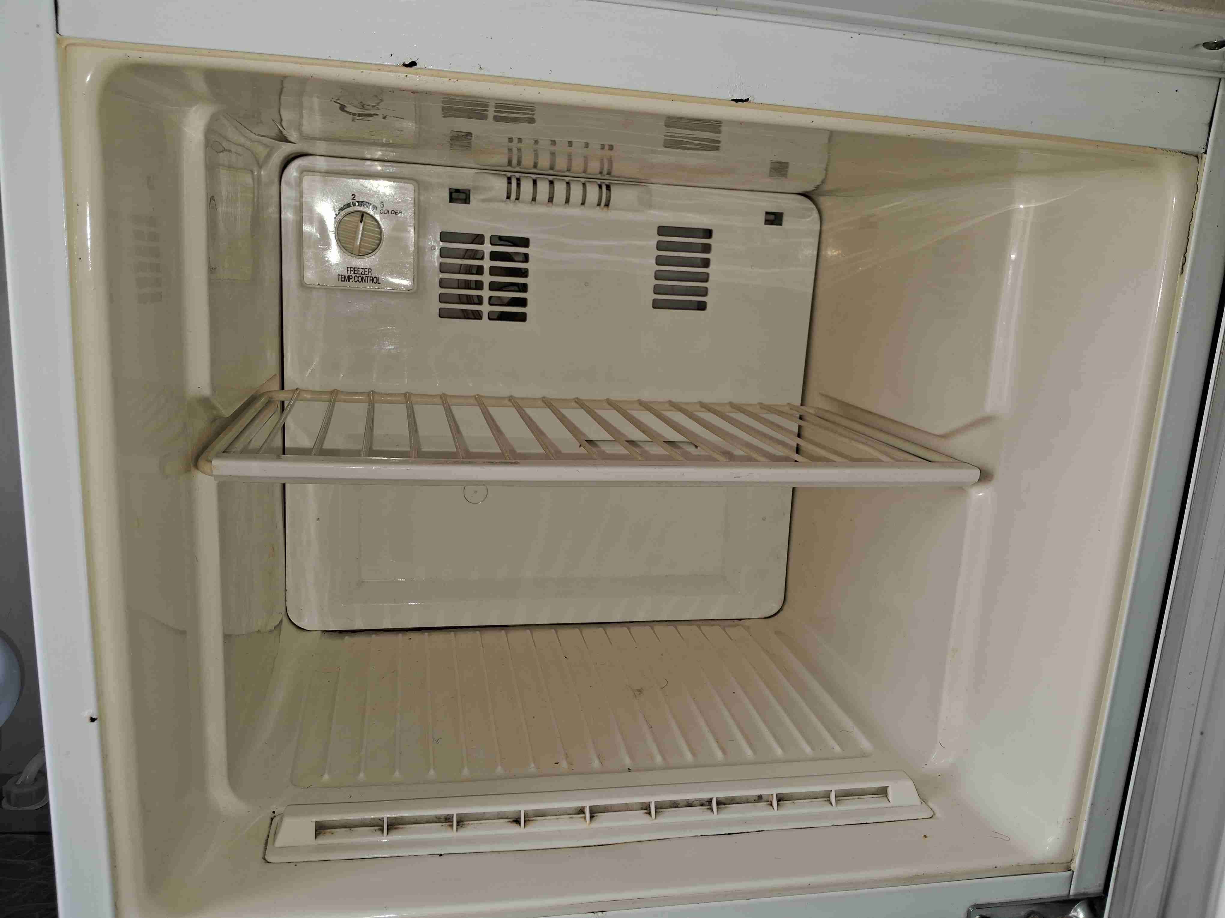 Refrigerador pequeño blanco - miniatura 2