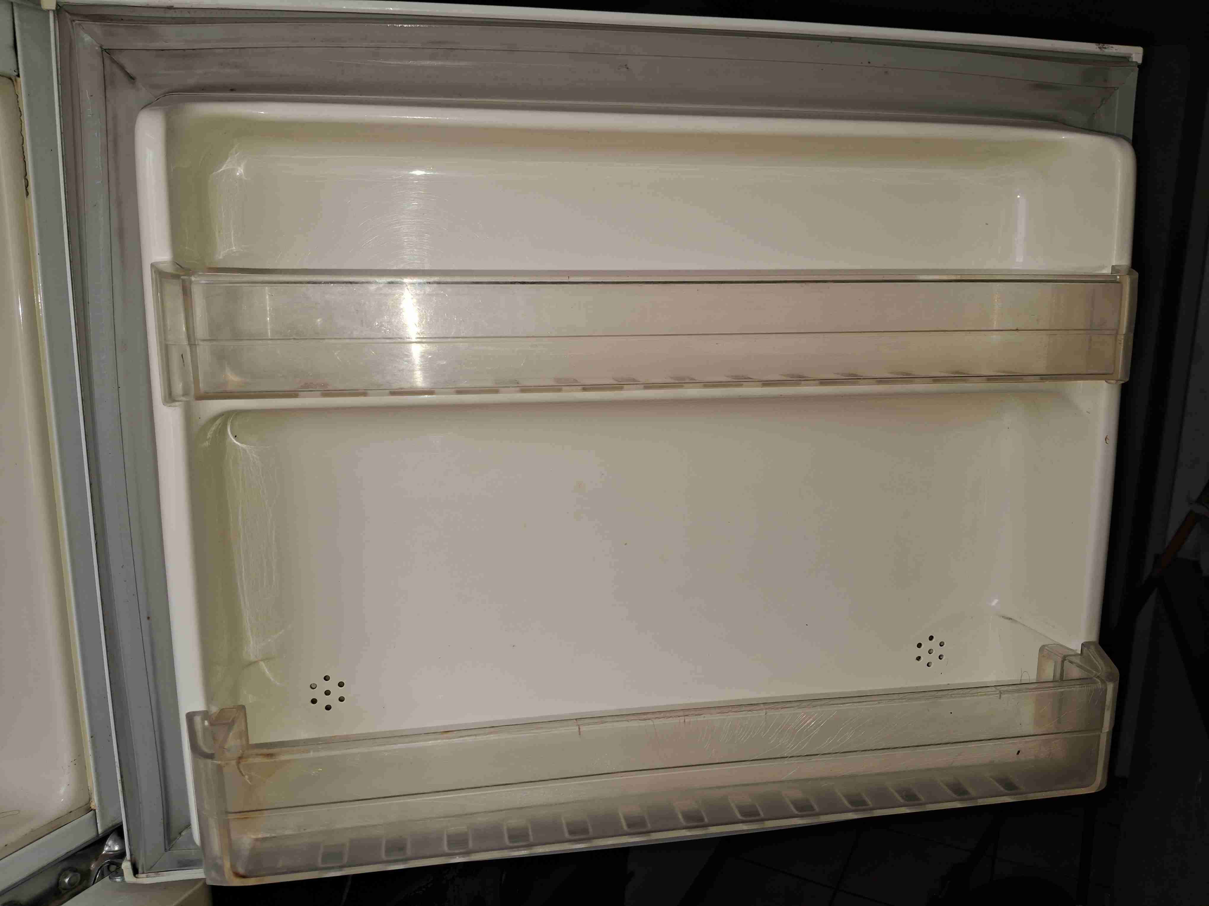 Refrigerador pequeño blanco - miniatura 3