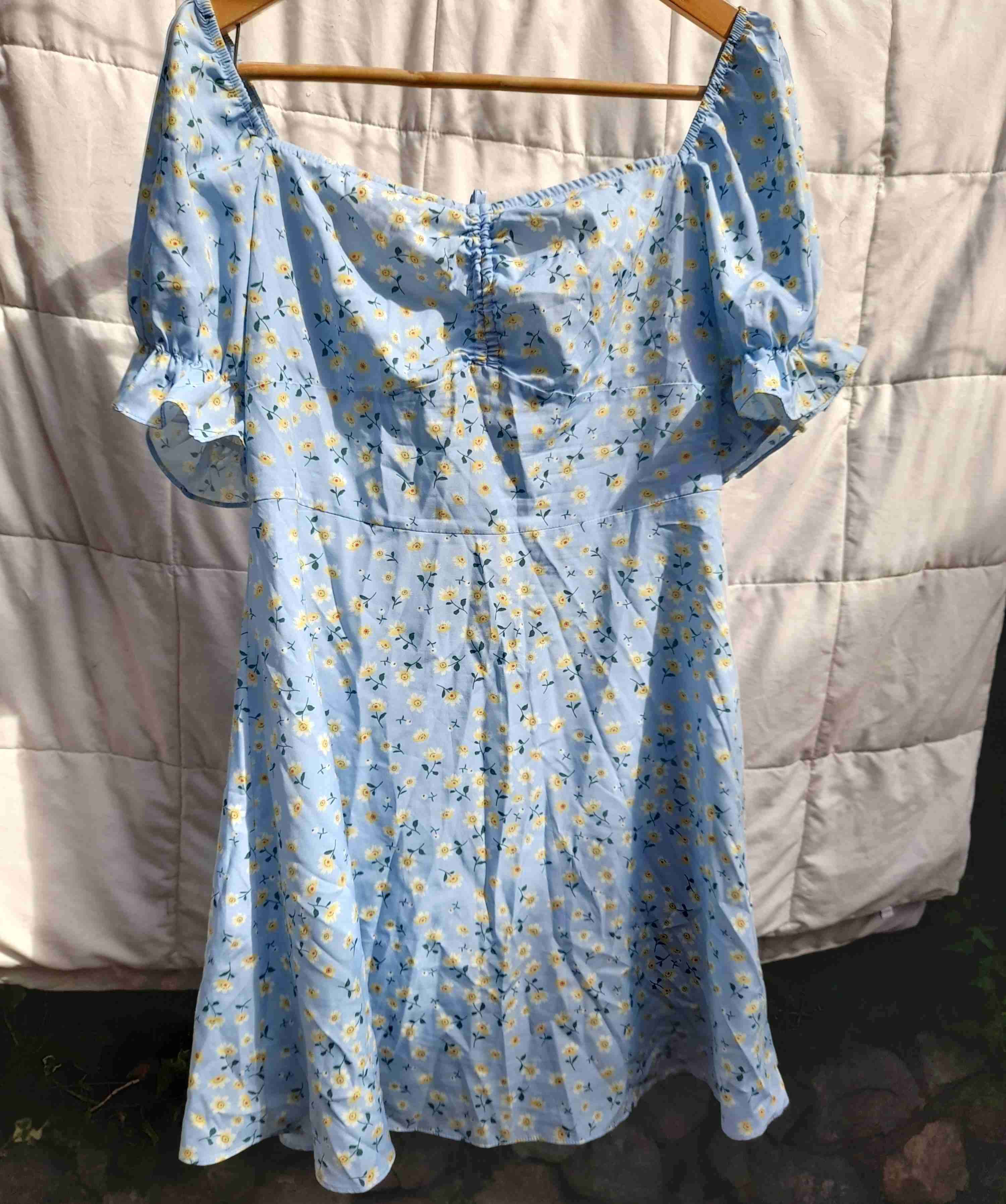 Vestido celeste con flores - miniatura 2