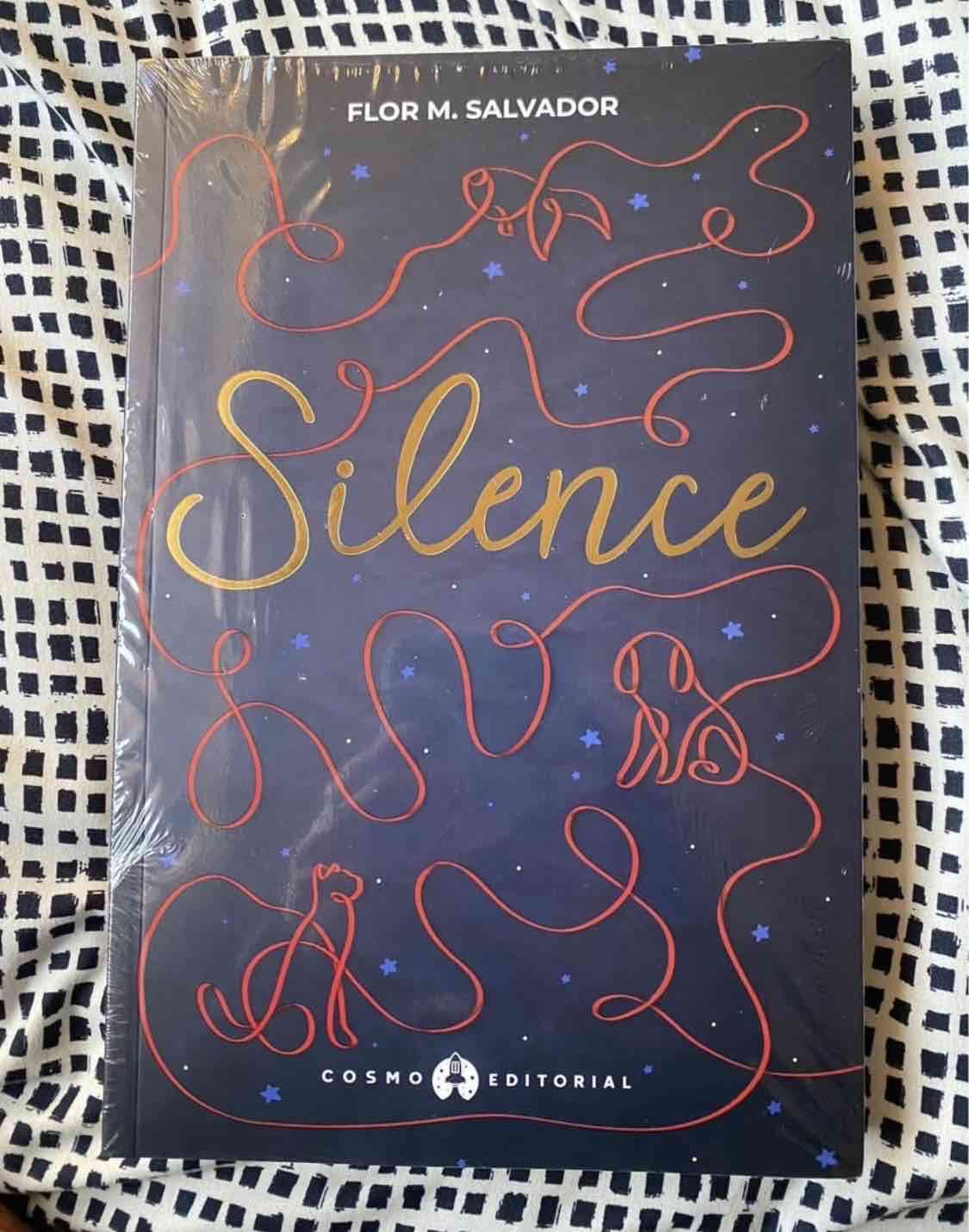 Libro 'Silence' Flor M. Salvador - miniatura 1