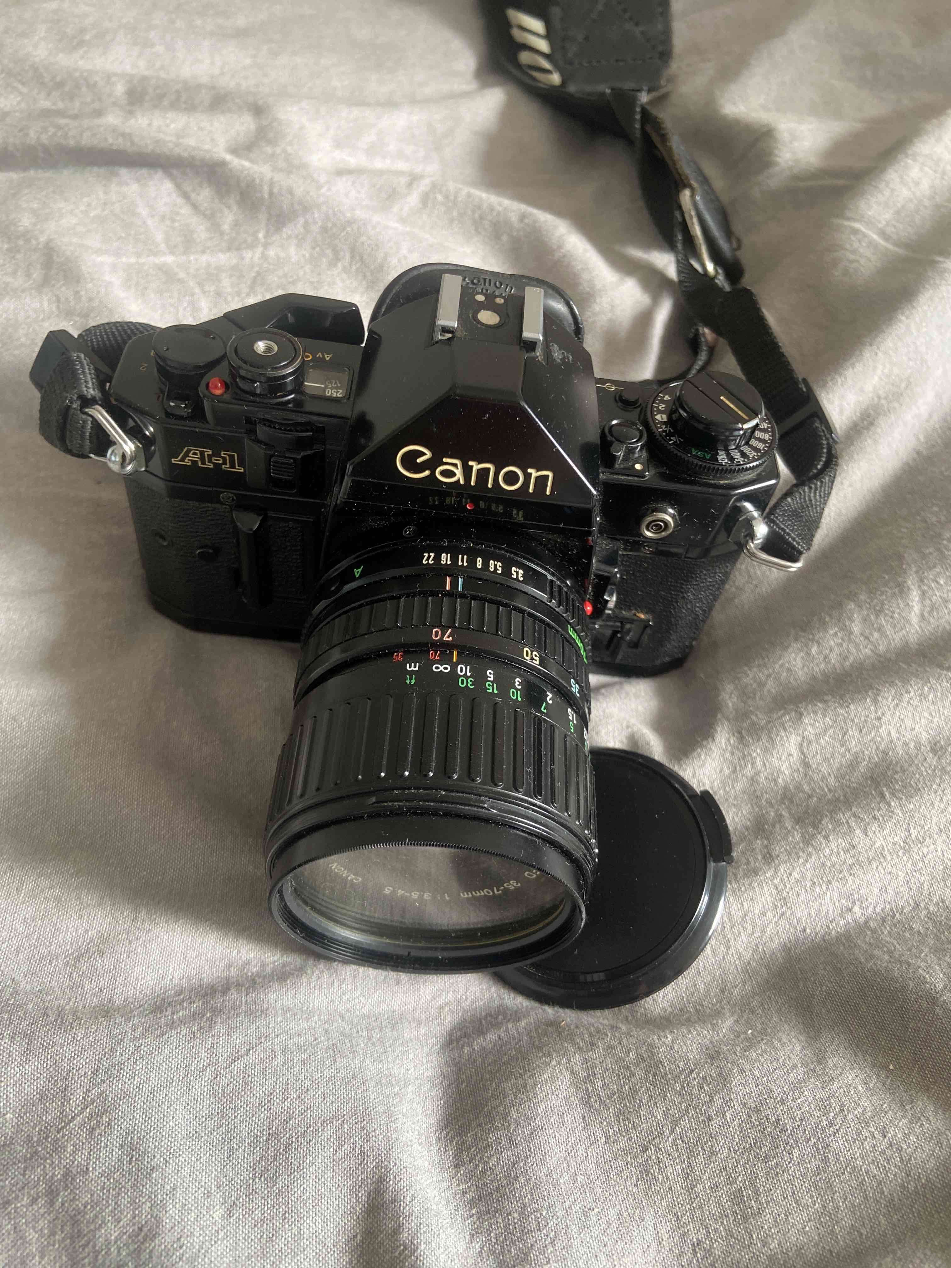 Cámara Canon A-1 con lente - miniatura 1