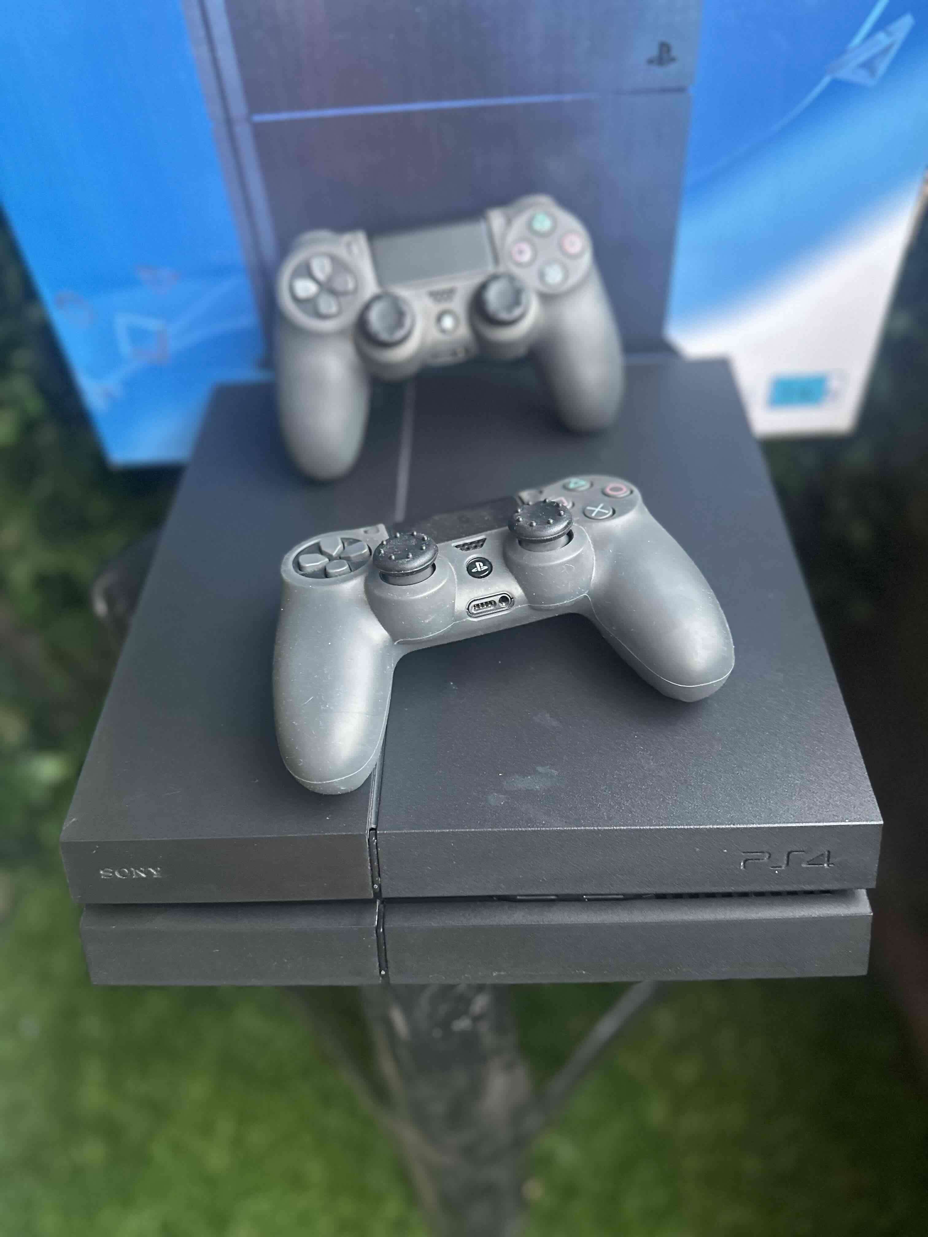 Consola PS4 con dos juegos - miniatura 5