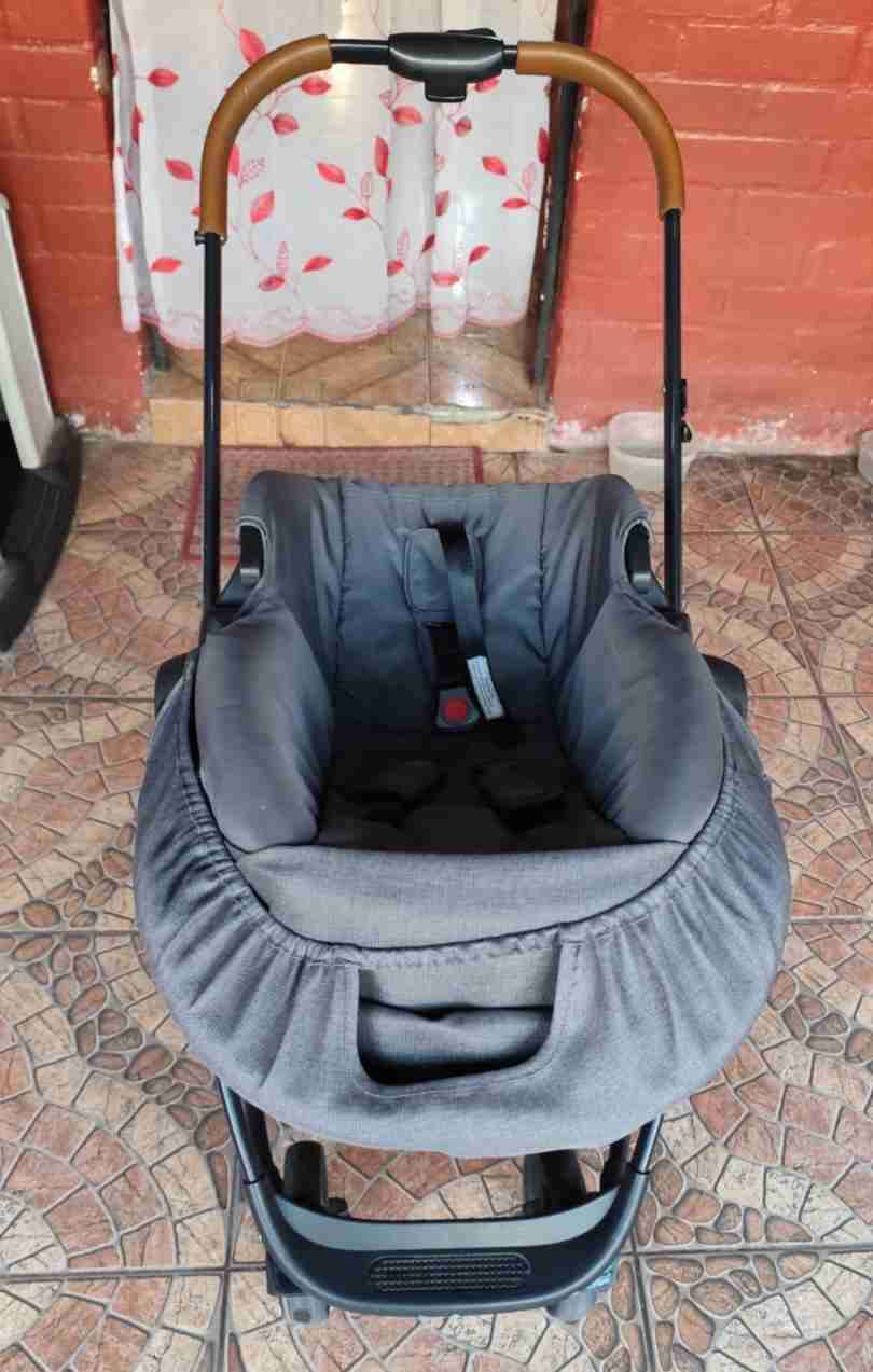 Coche de bebé gris usado - miniatura 2