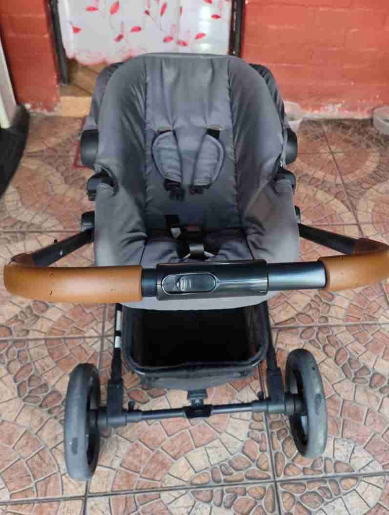 Coche de bebé gris usado - miniatura 6