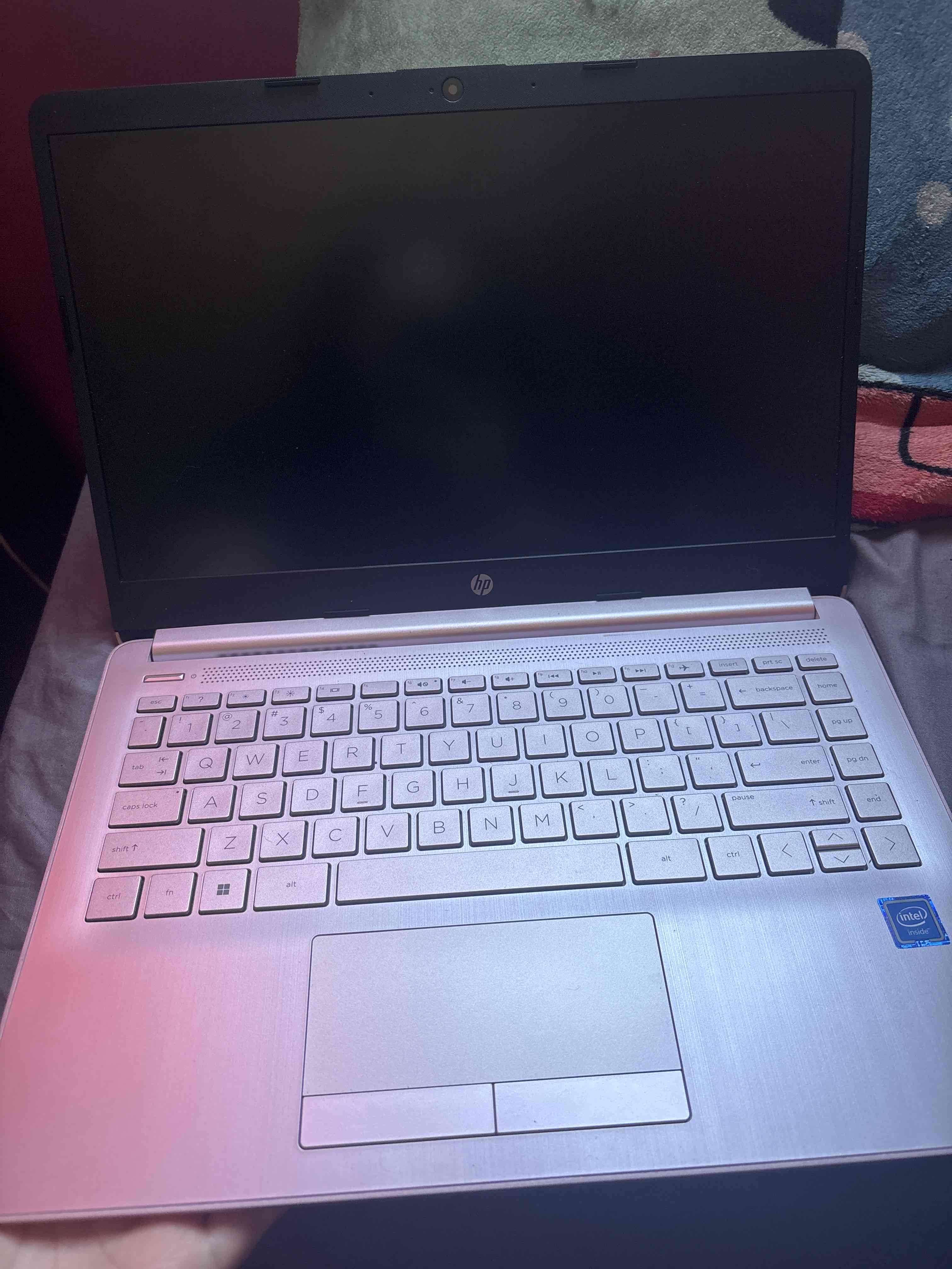 Laptop HP color rosado - miniatura 2