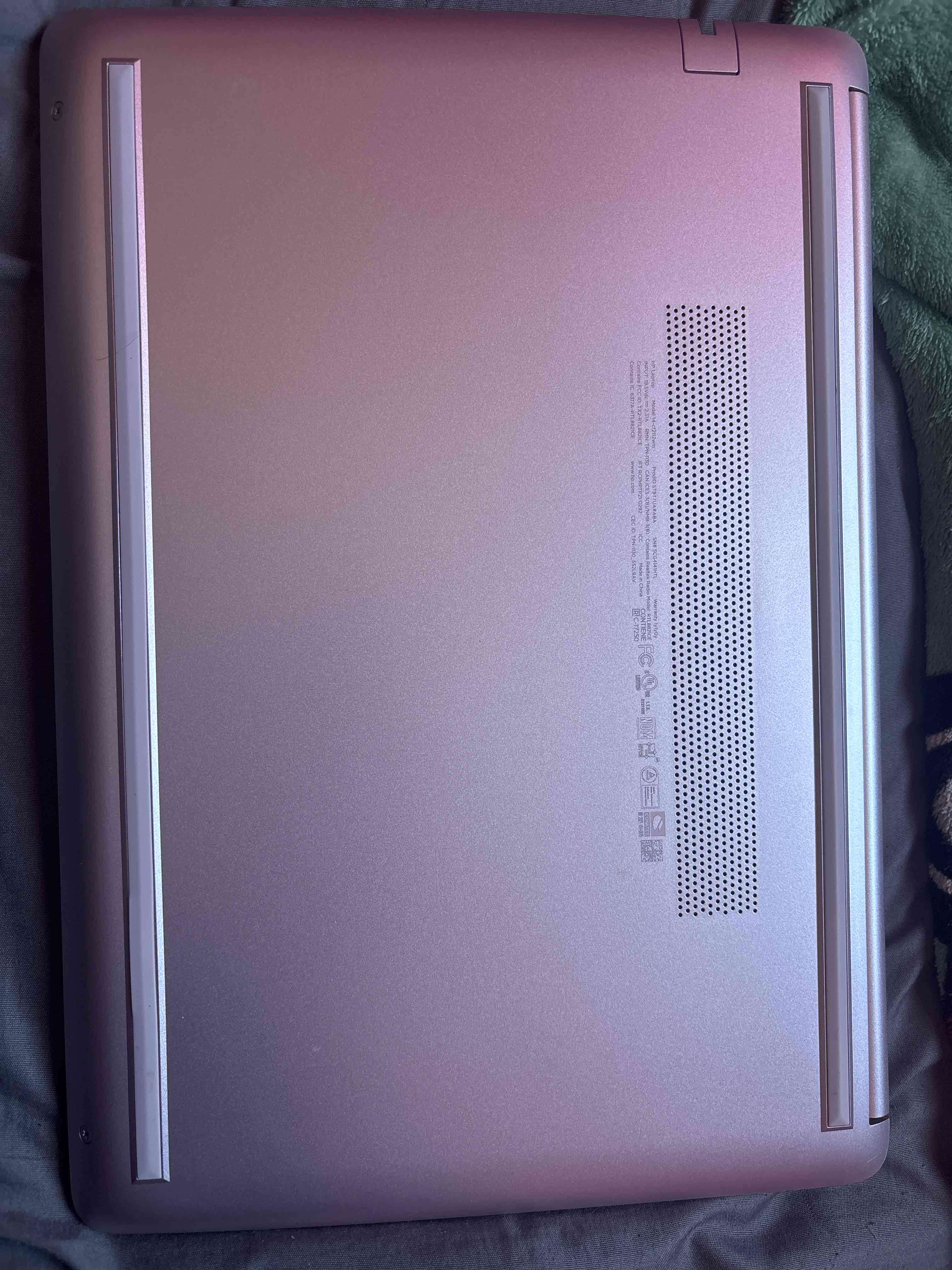 Laptop HP color rosado - miniatura 3