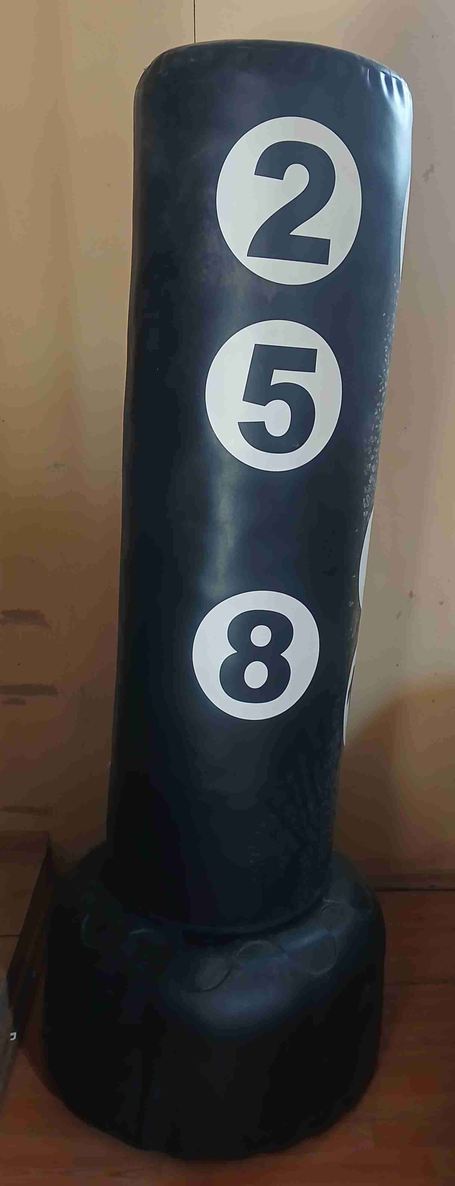 Saco para artes marciales con pedestal. - miniatura 1