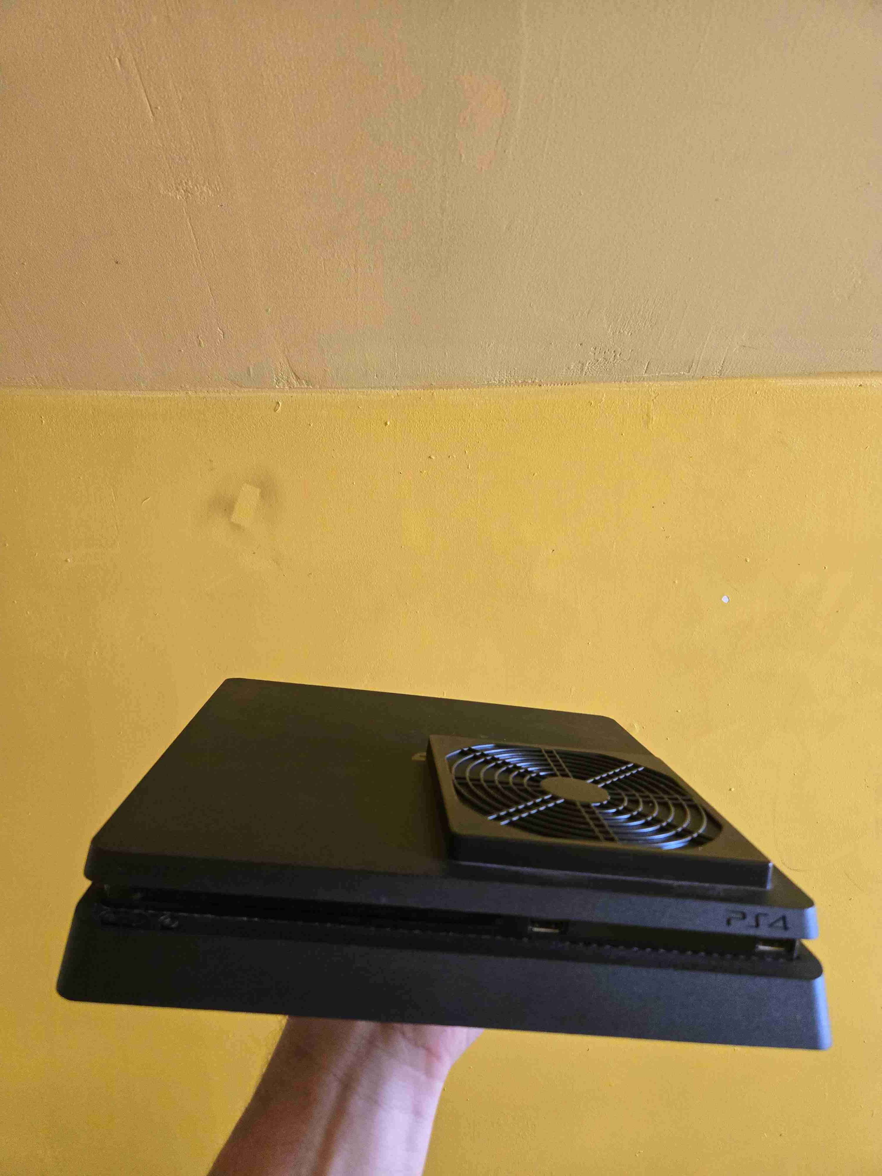 Consola PS4 con ventilador externo