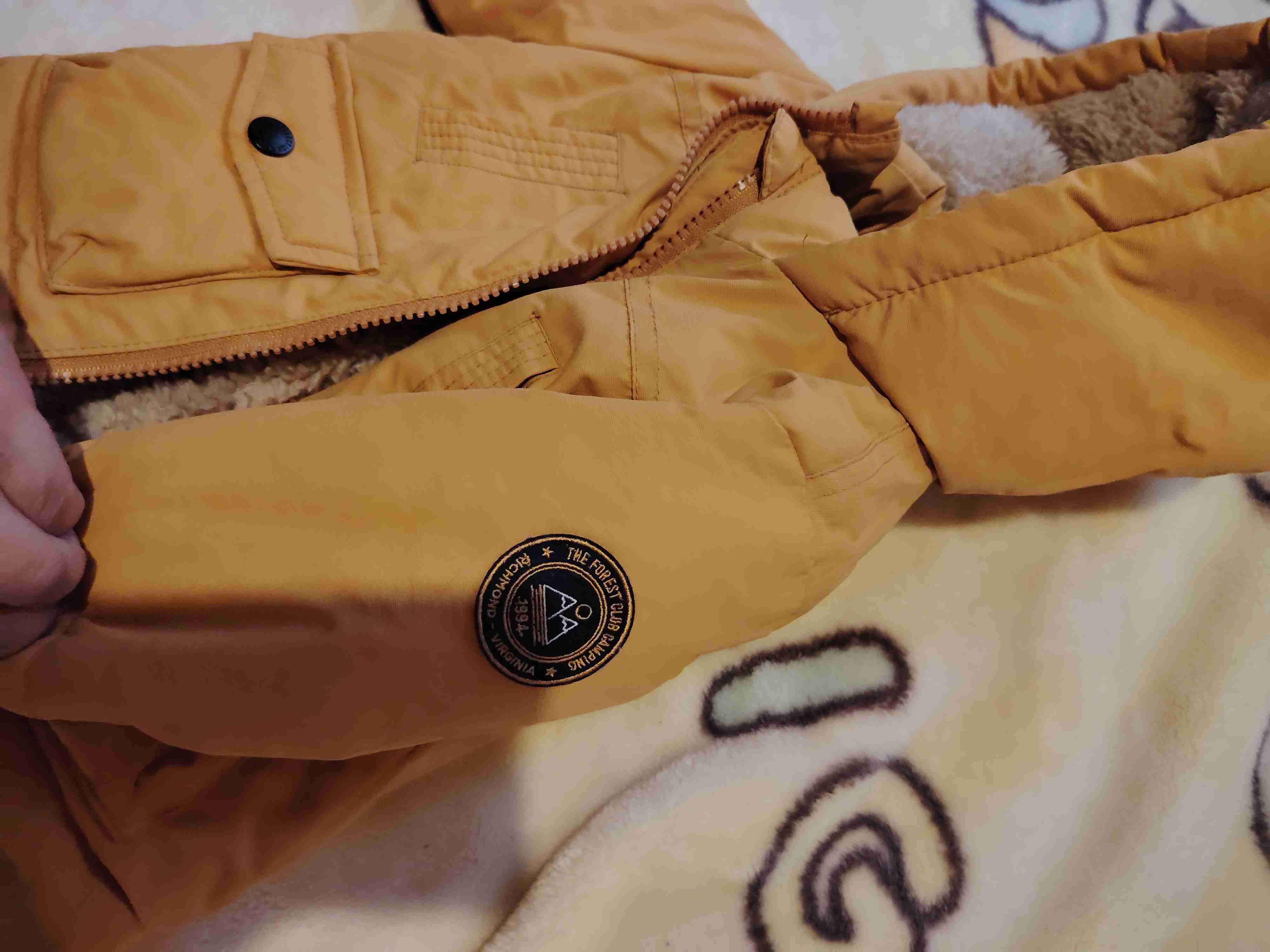 Chaqueta amarilla con capucha de peluche - miniatura 4