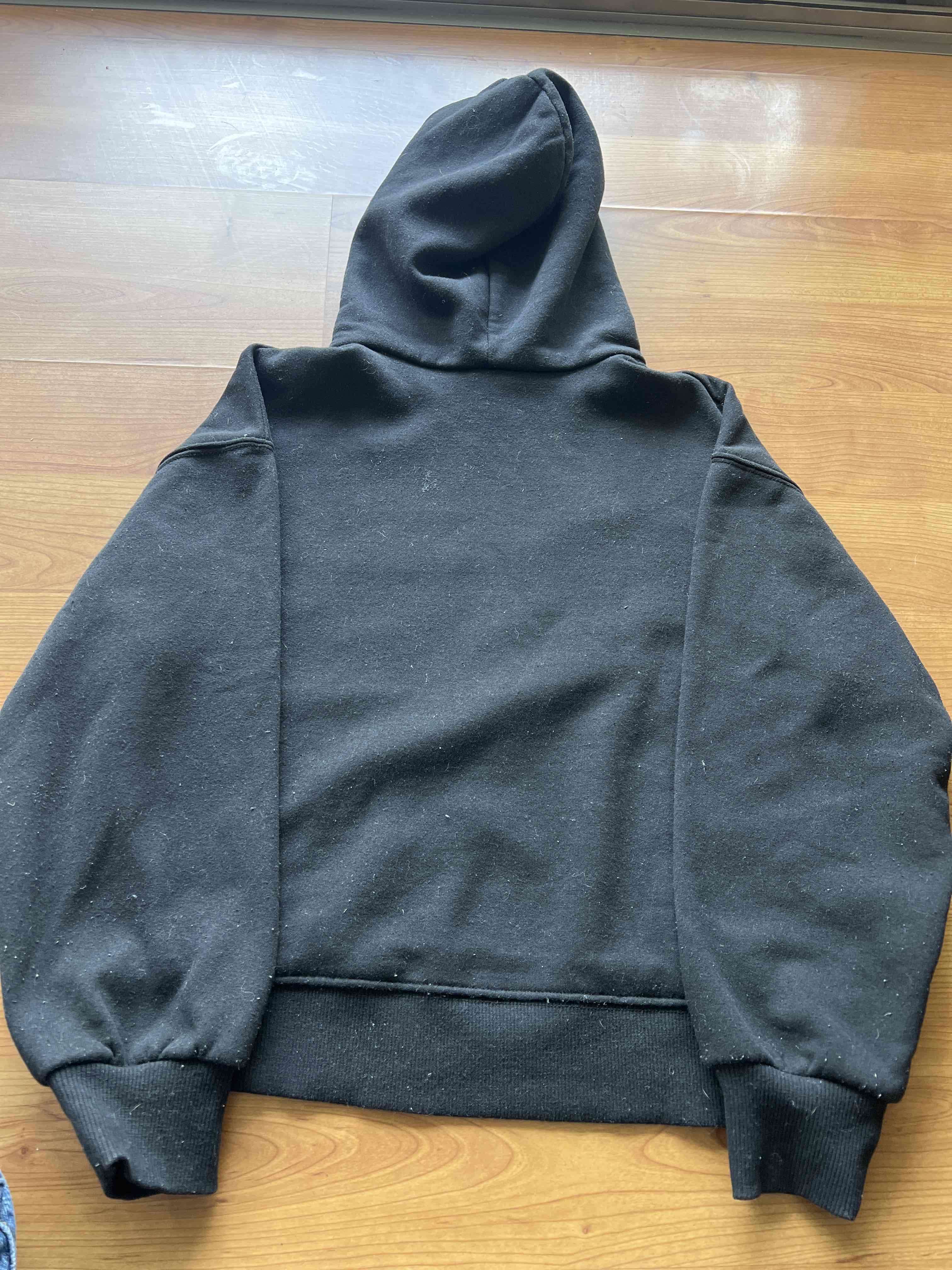 PolerónZara  negro con diseño grafiti - miniatura 3