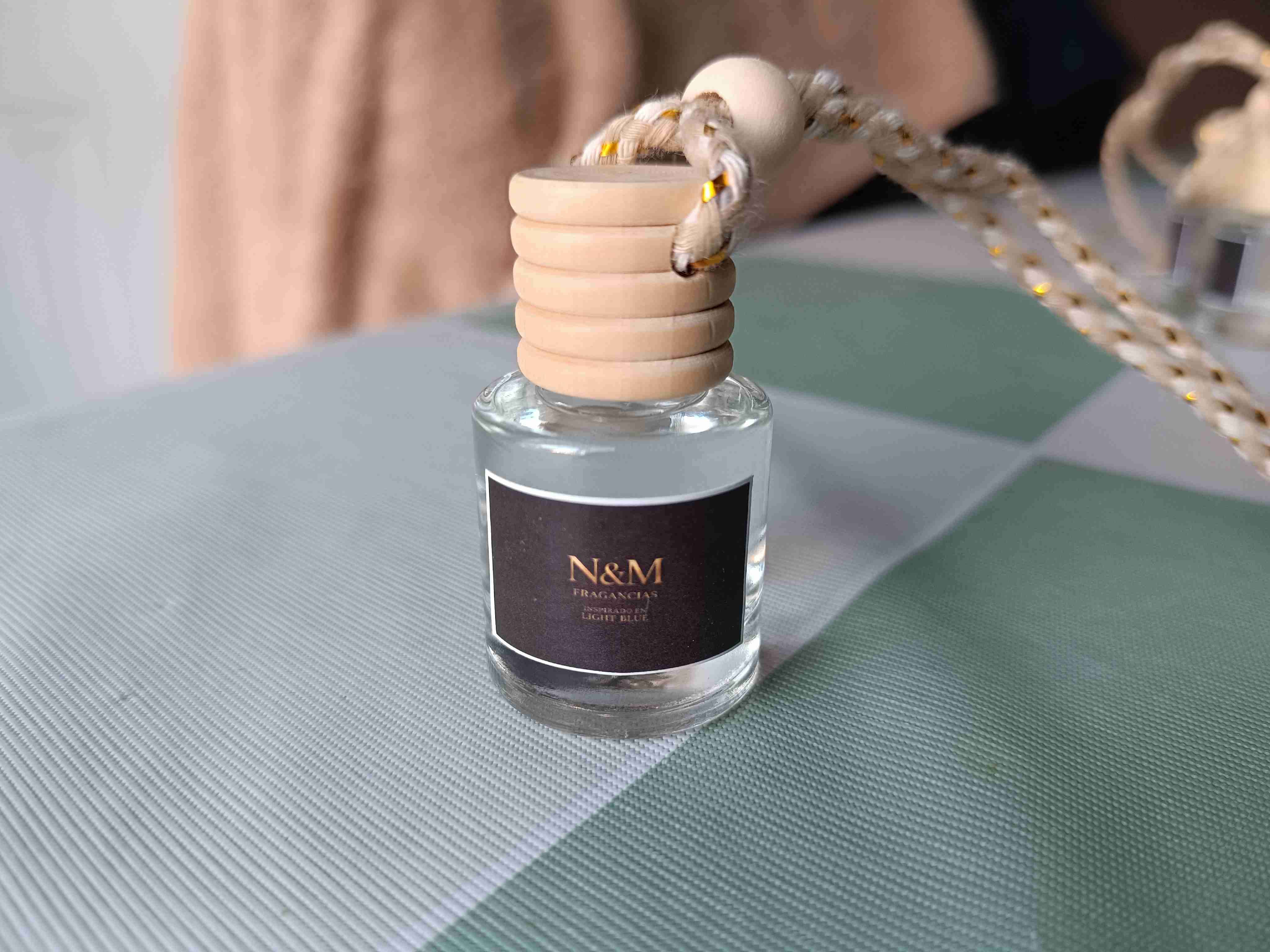 Perfume para autos colgantes - miniatura 1