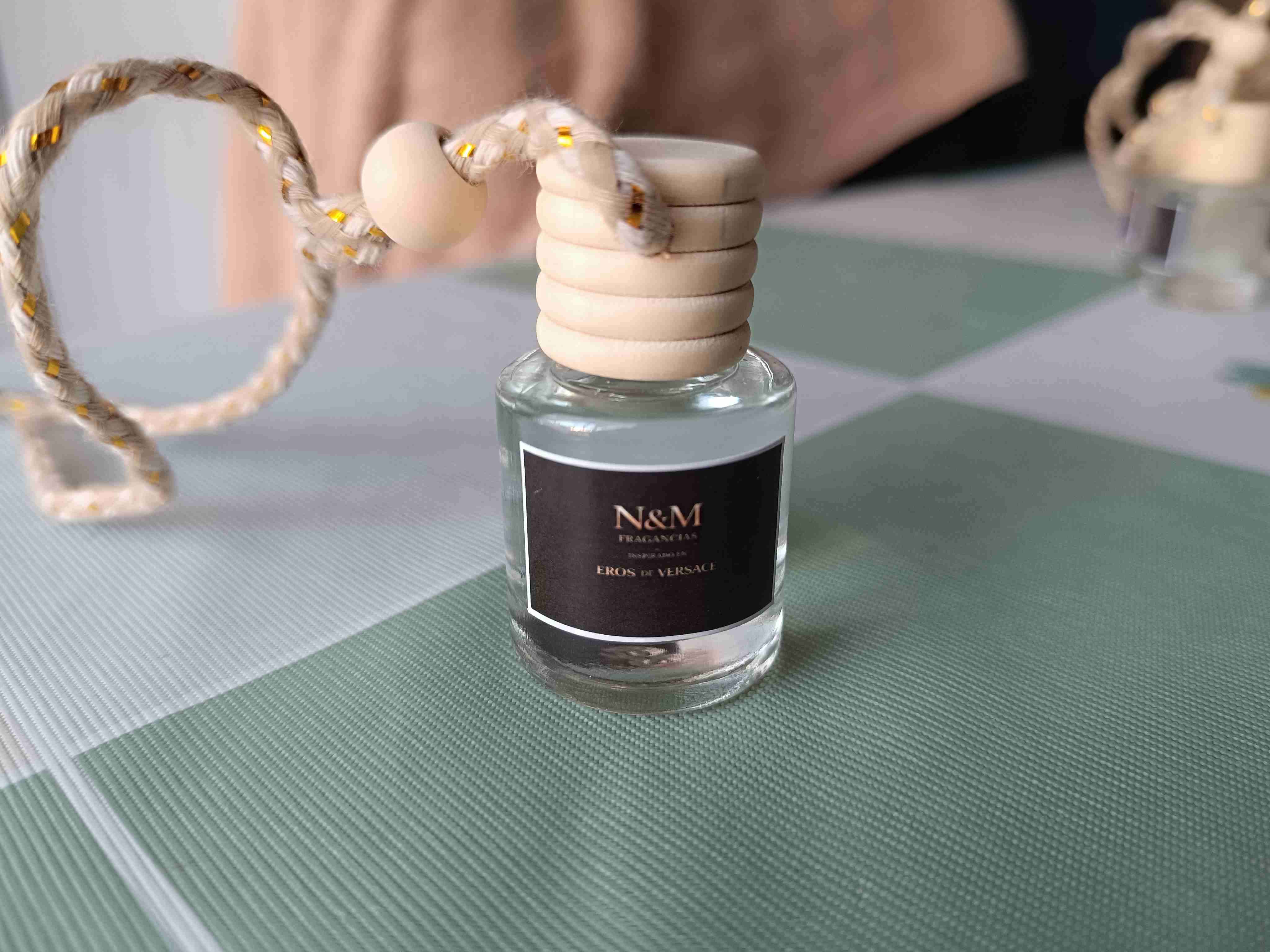 Perfume para autos colgantes - miniatura 2