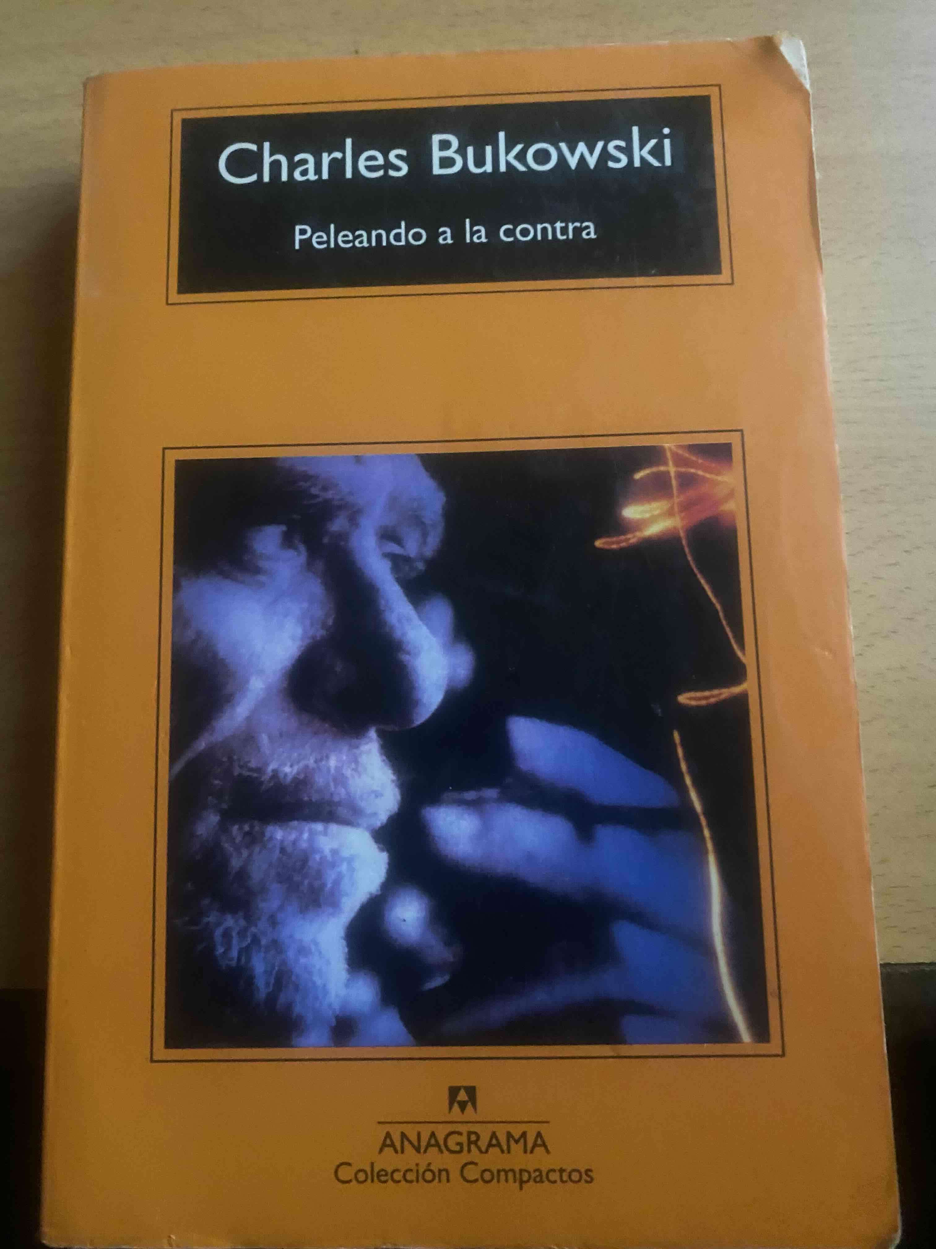 Libro 'Peleando a la Contra' de Bukowski