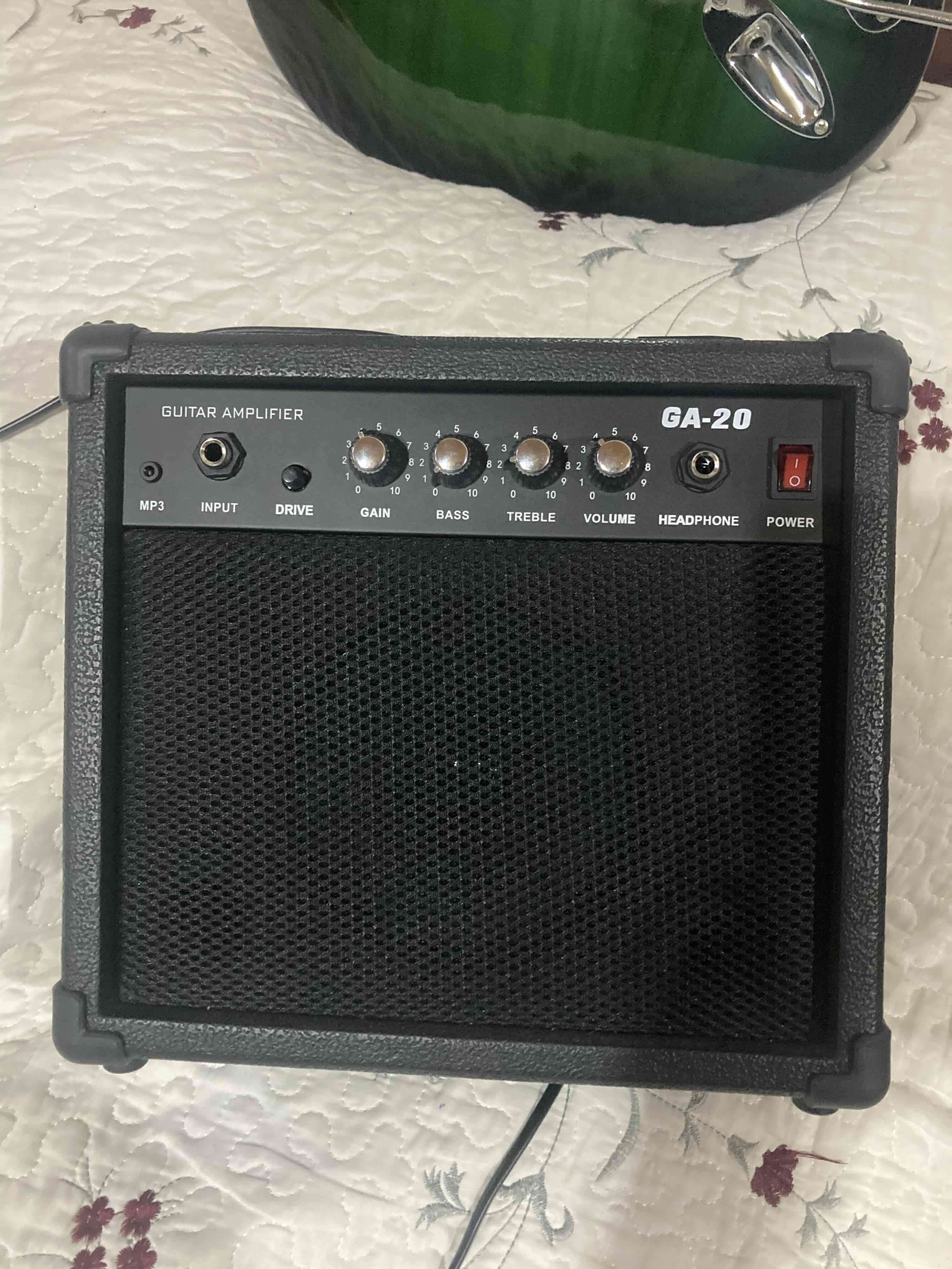 Guitarra eléctrica y amplificador - miniatura 2