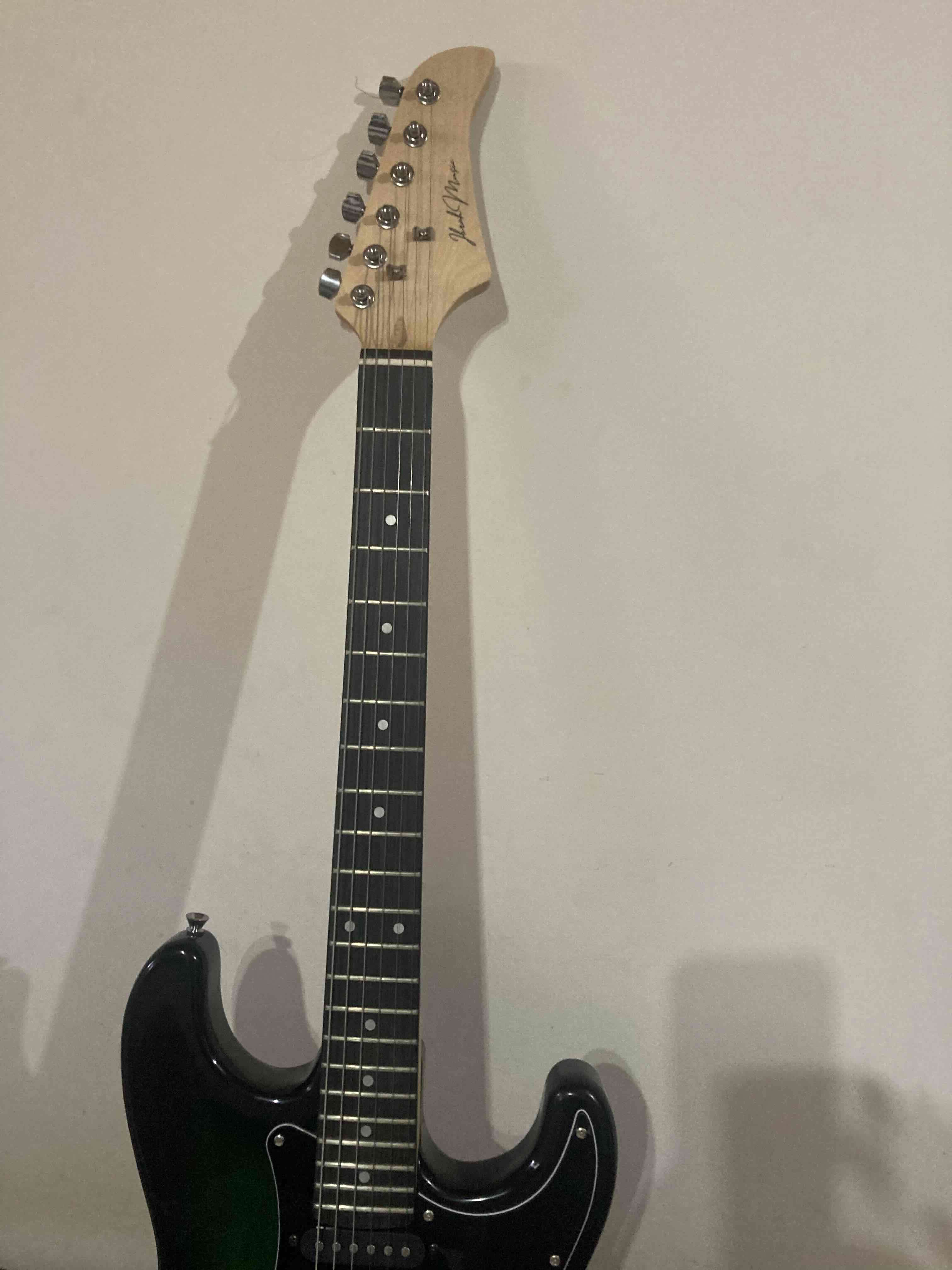 Guitarra eléctrica y amplificador - miniatura 3