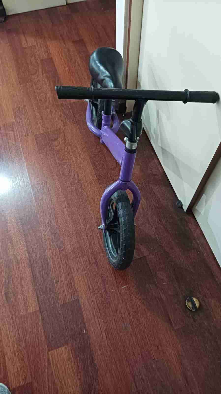 Bicicleta de equilibrio morada - miniatura 2