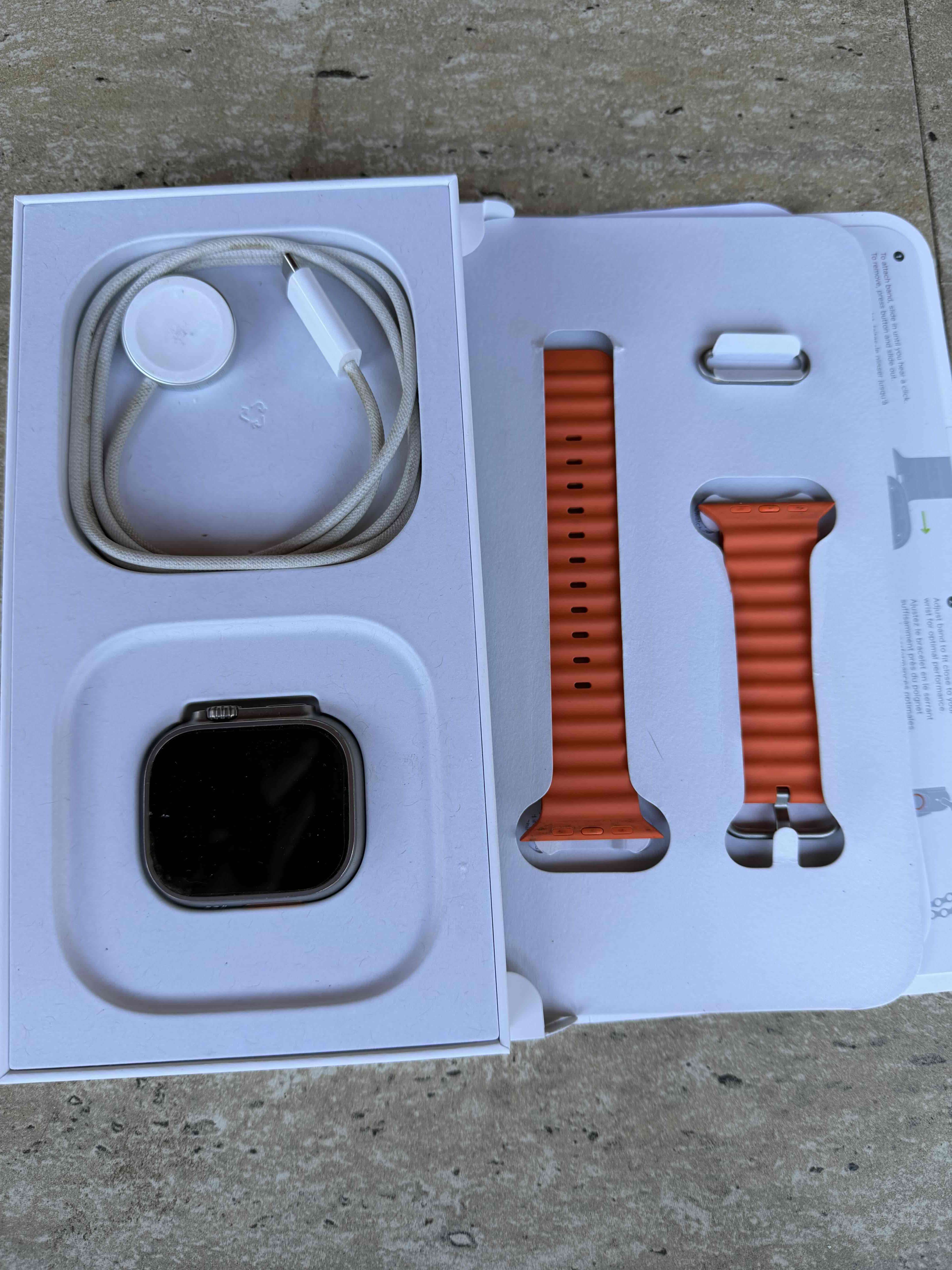 Apple Watch Ultra 2 con correa naranja - miniatura 2