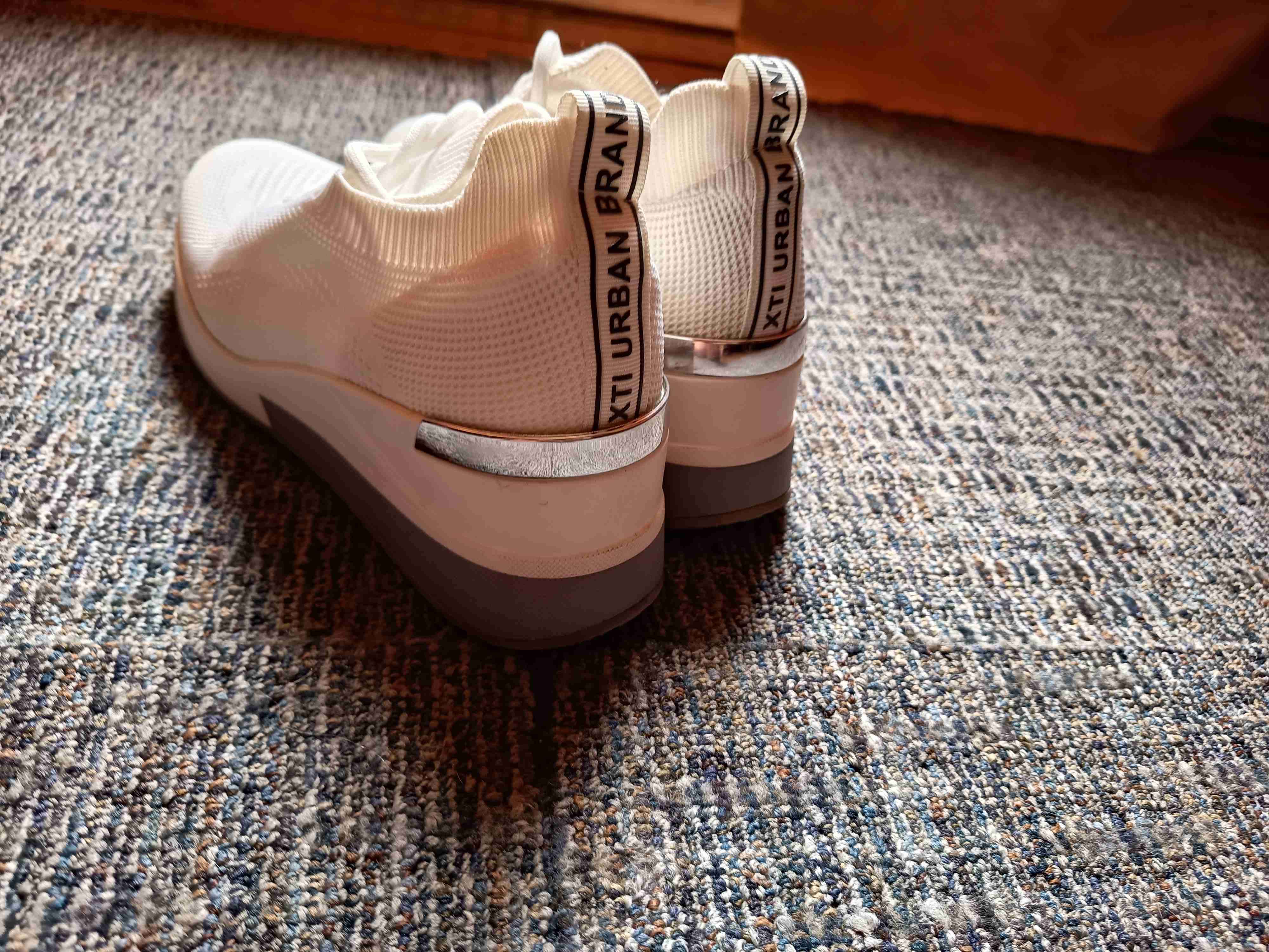 Zapatillas con tacon blancas - miniatura 3