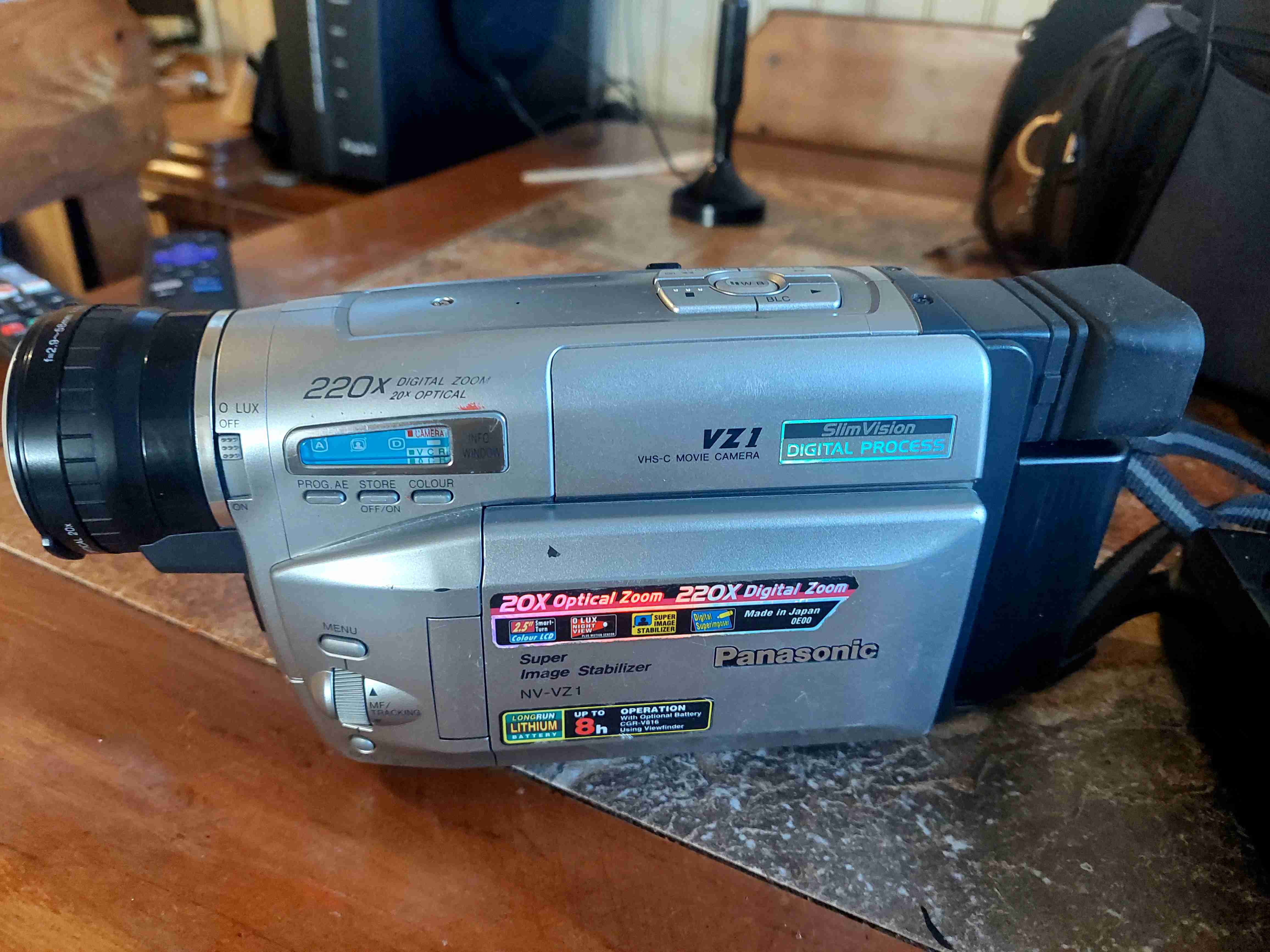 Cámara Panasonic 220X VHS-C - miniatura 1