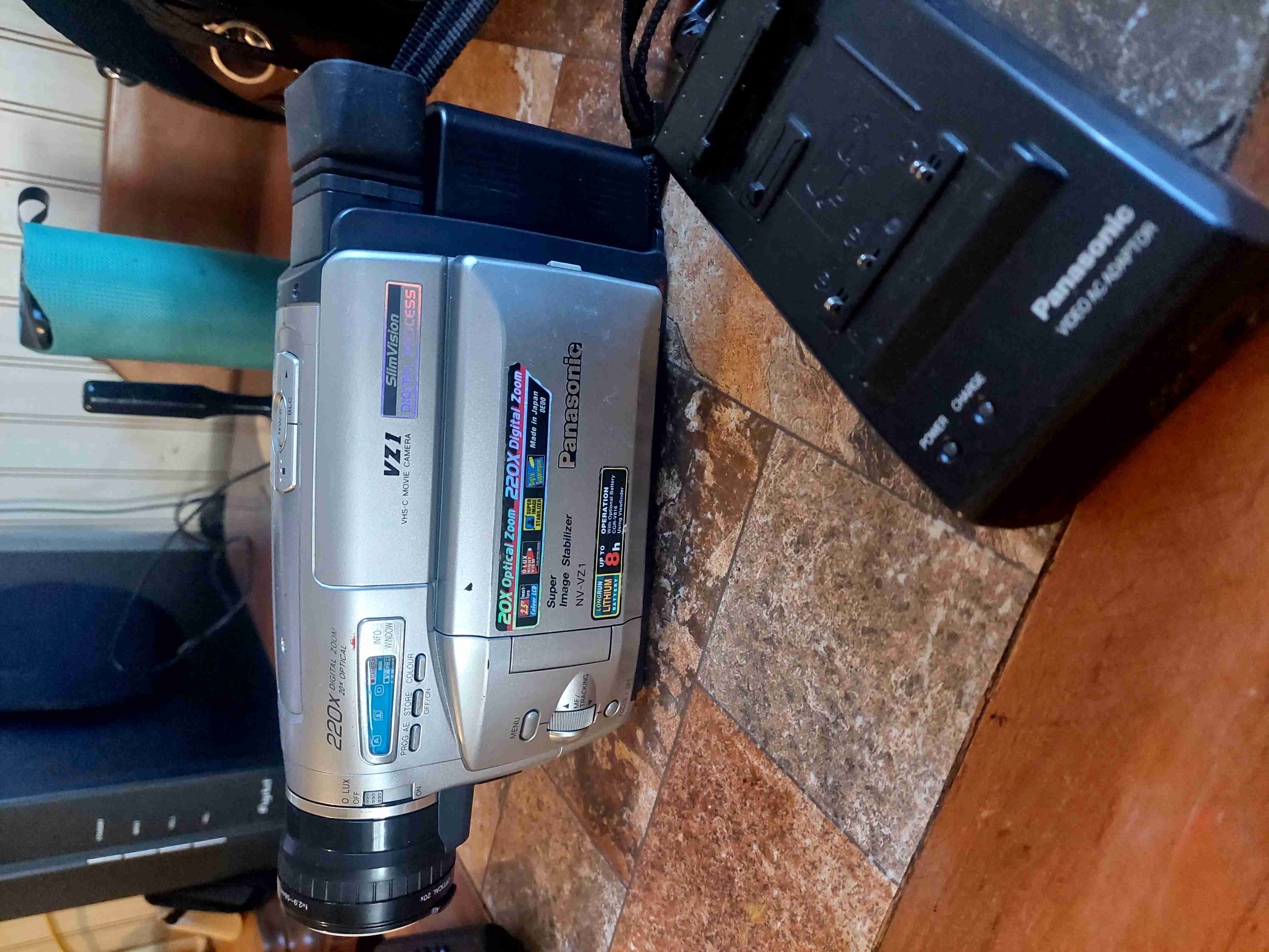 Cámara Panasonic 220X VHS-C - miniatura 2