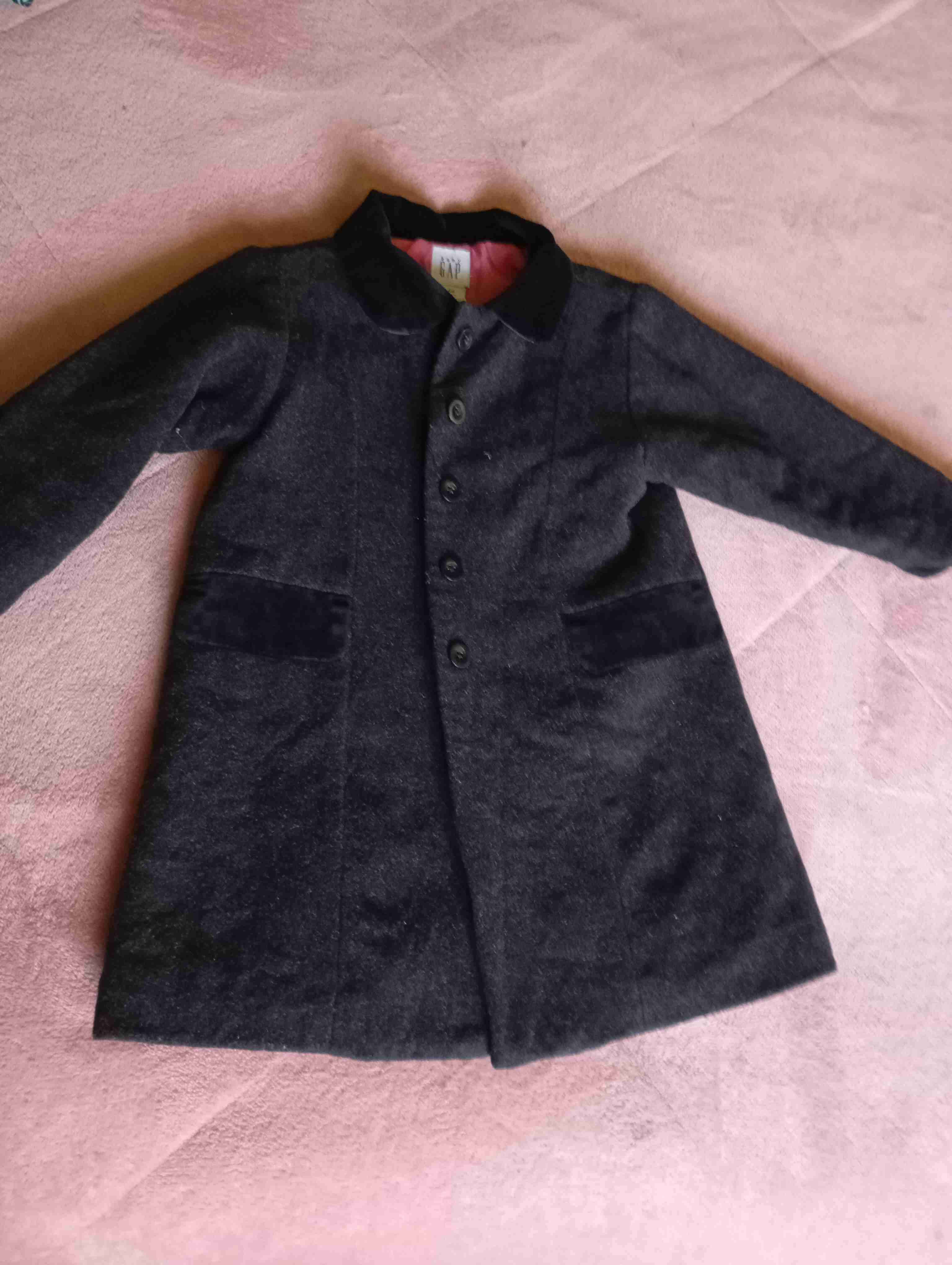 Hermoso abrigo Gap talla 4 - miniatura 3