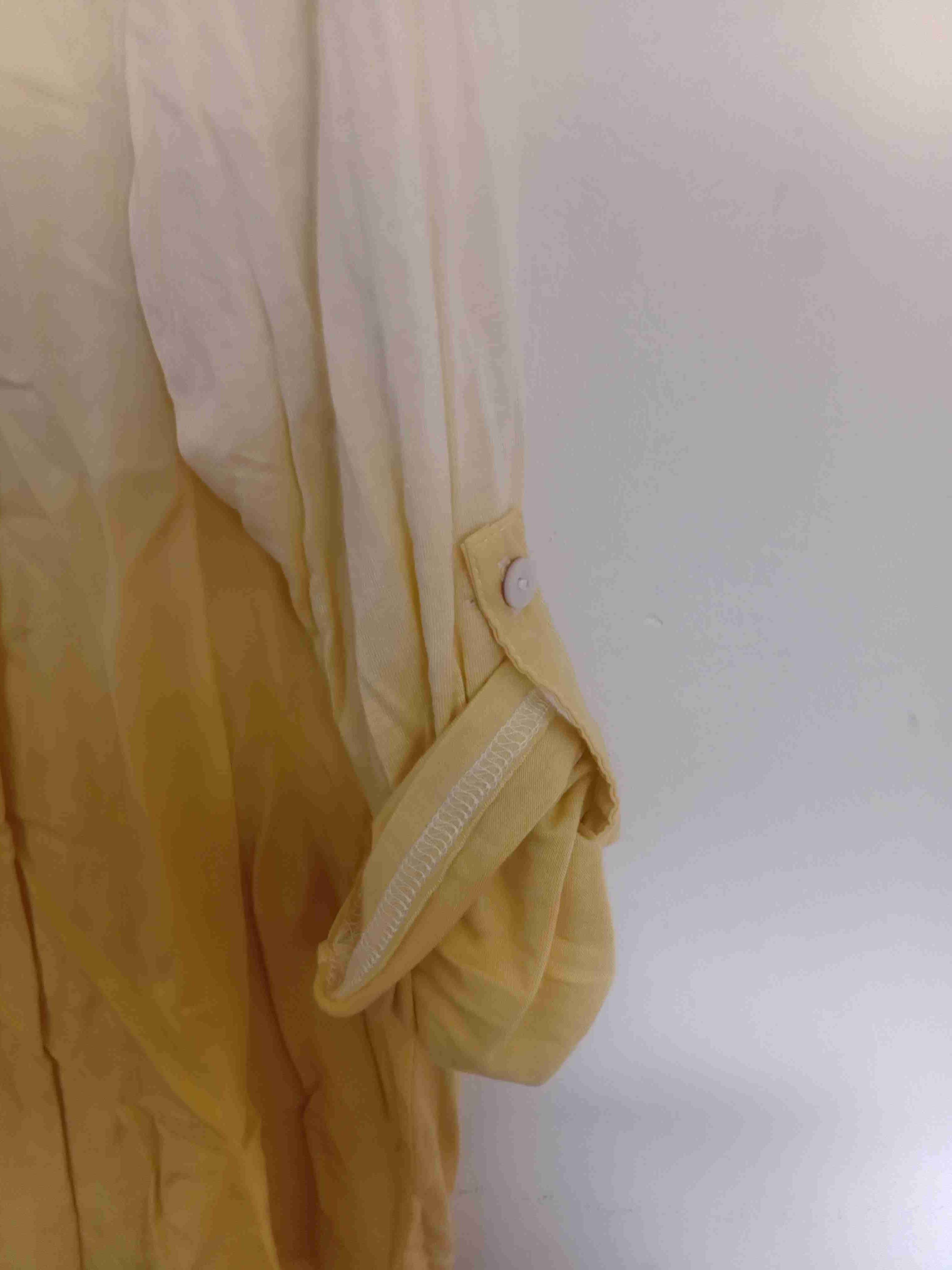 Blusa amarilla bordada - miniatura 2